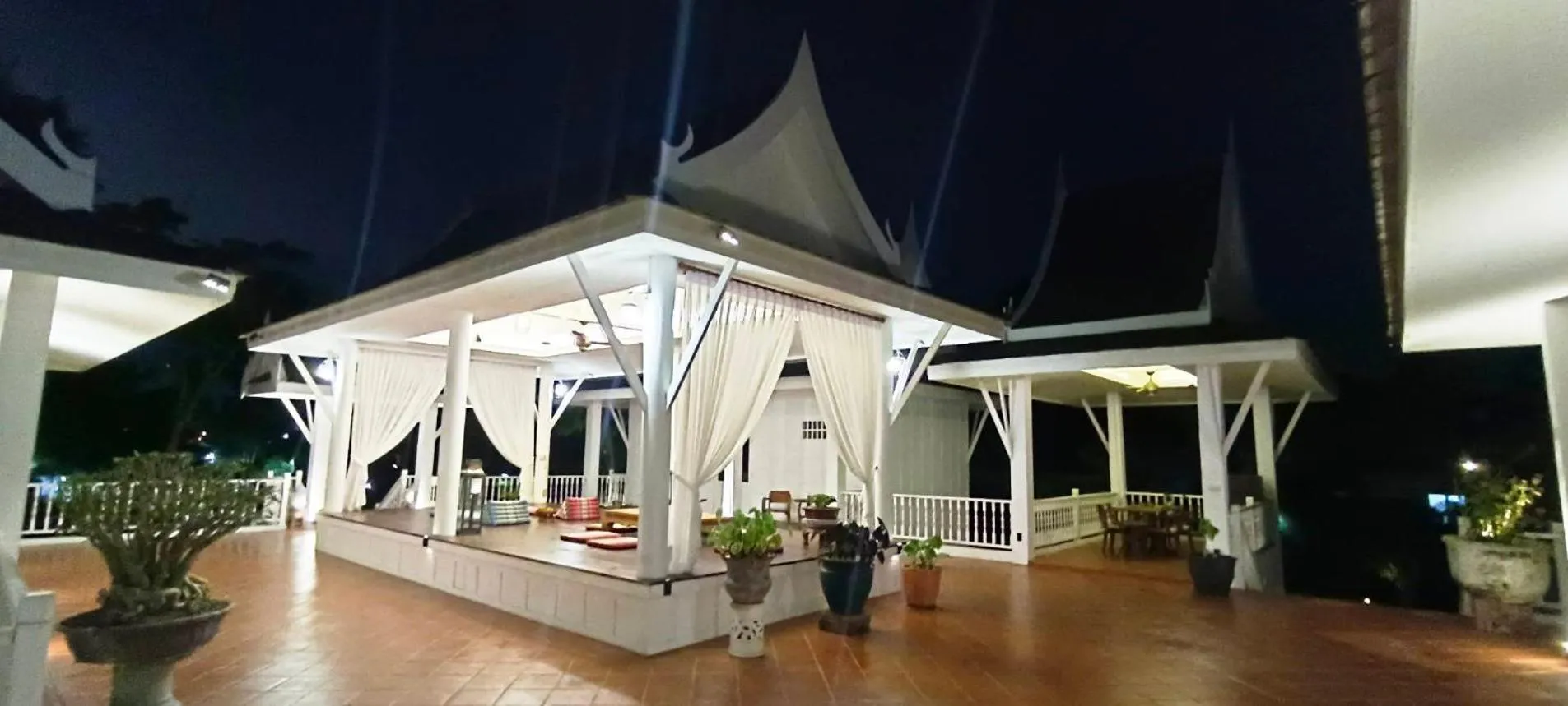 Phi Private Villa: Luxury Thai with Riverview