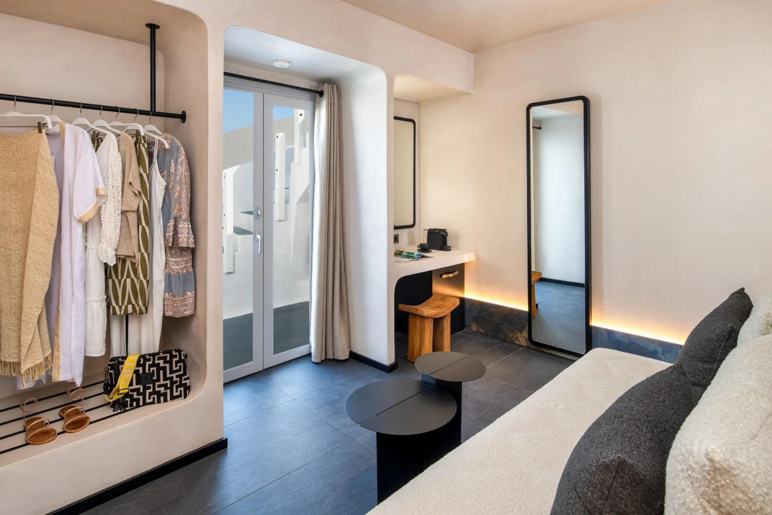 wardrobe, Bed in Imerti Suites