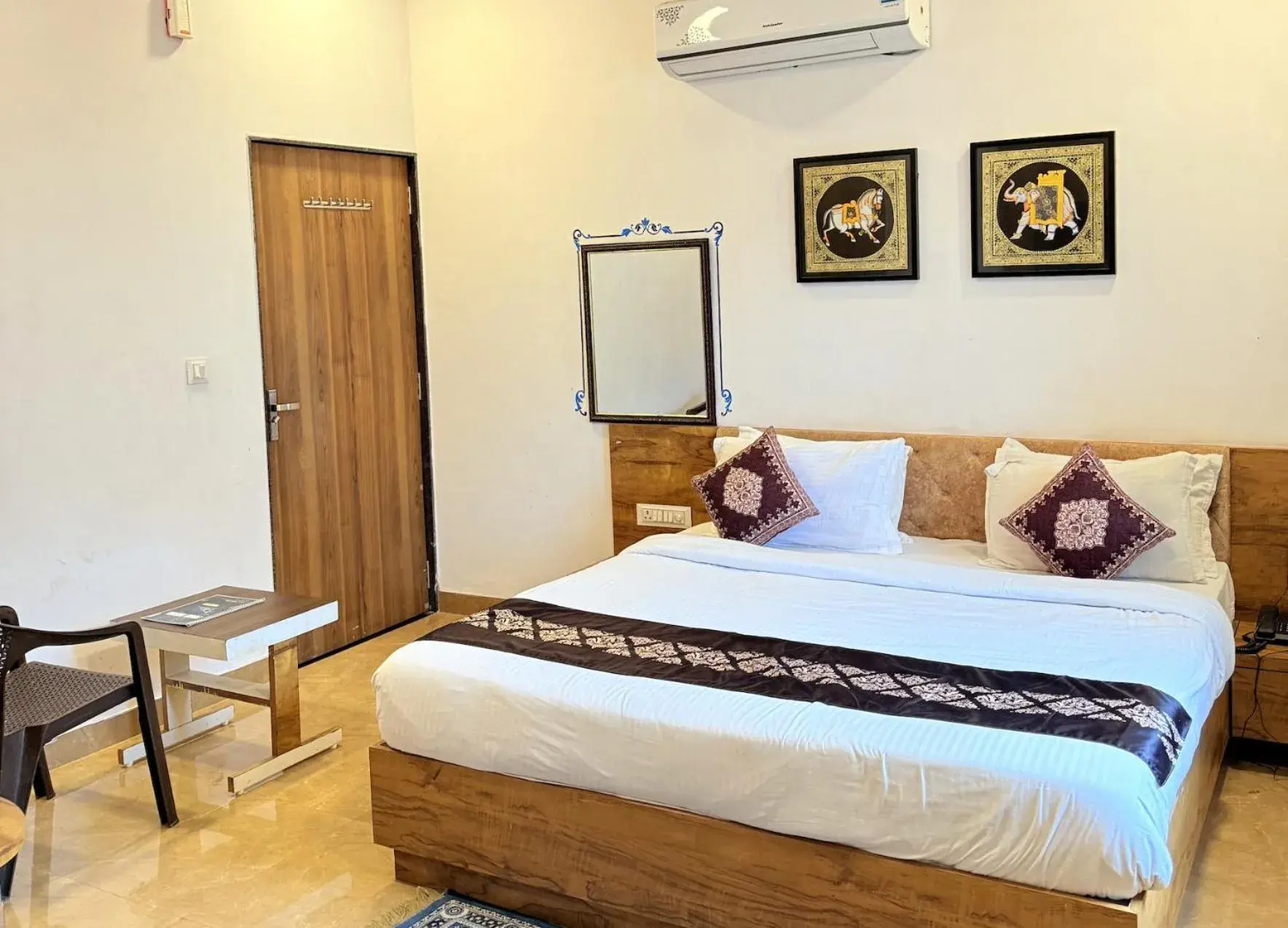air conditioner, Bed in Hotel Haridas Haveli Udaipur air conditioner, Bed in Hotel Haridas Haveli Udaipur