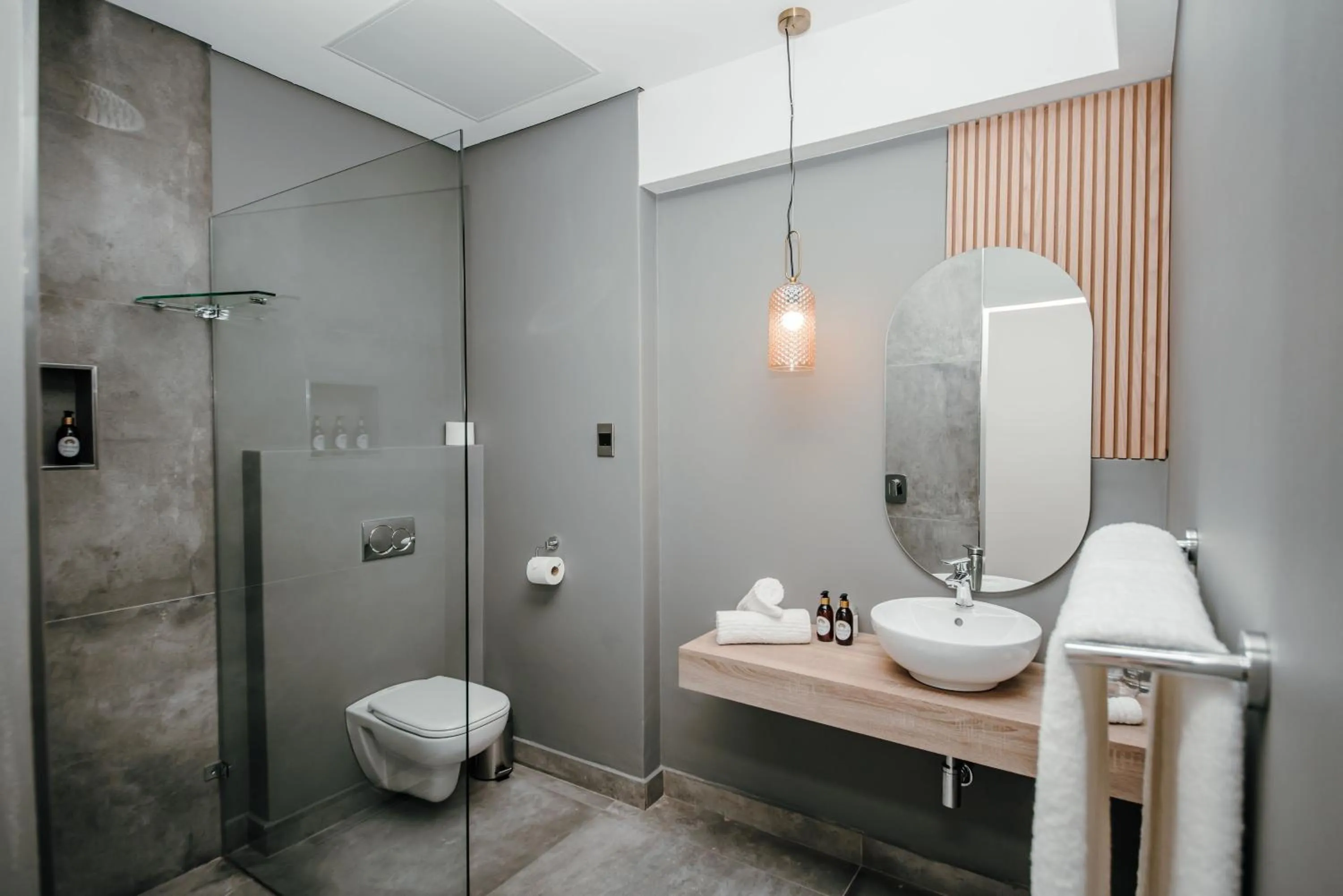 Shower in The Hawthorn Boutique Hotel