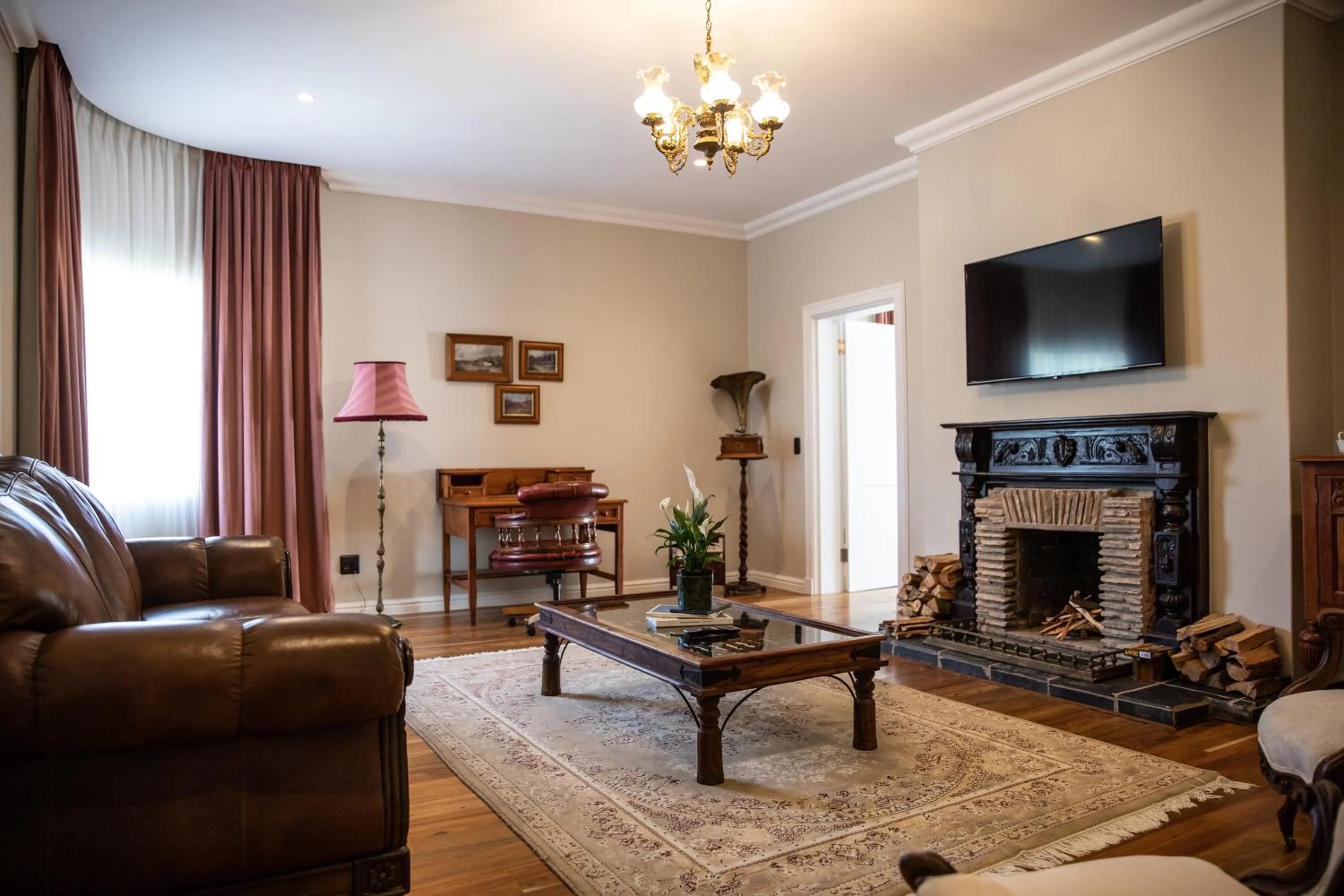 TV and multimedia in The Hawthorn Boutique Hotel