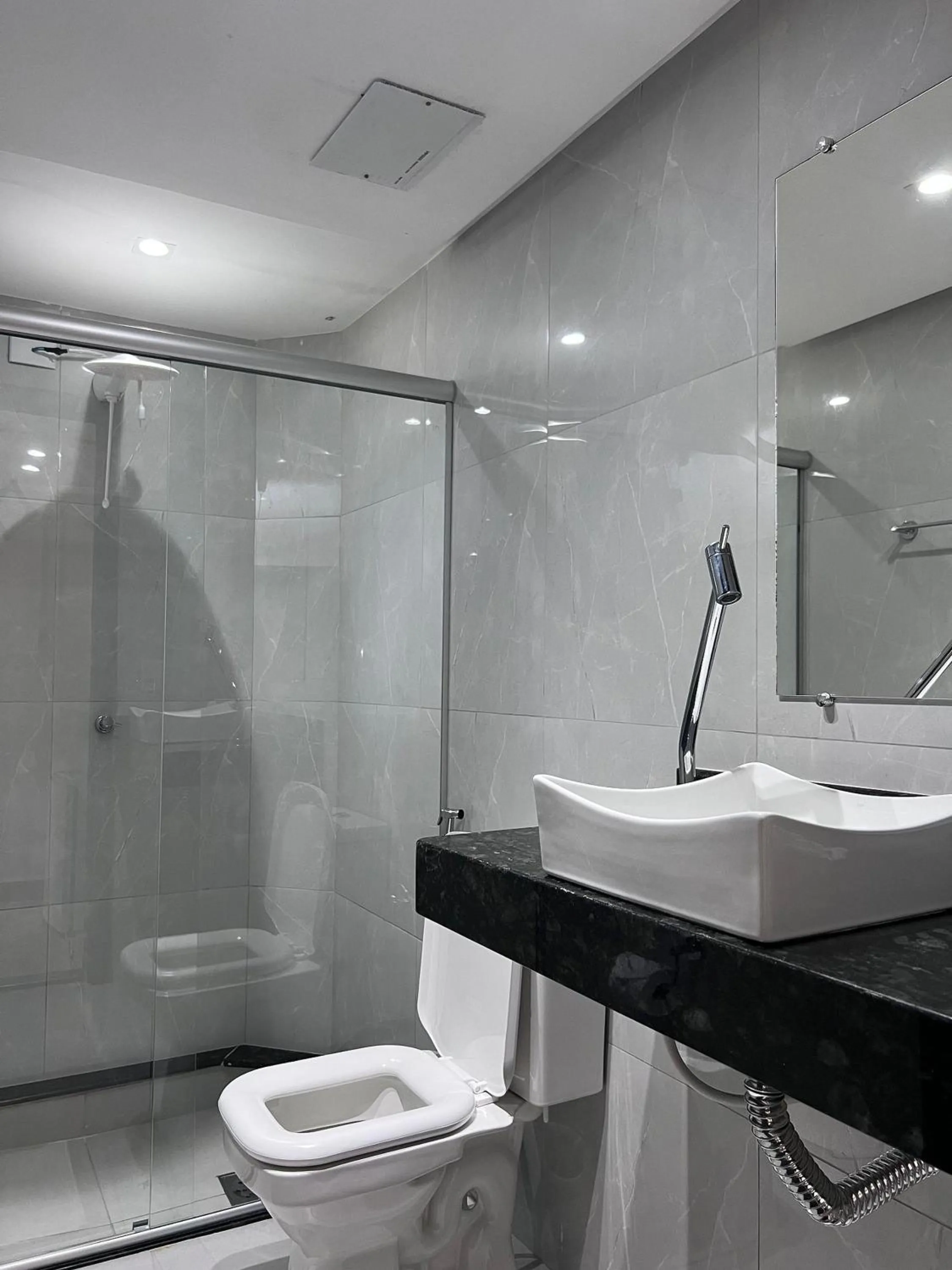 Shower in BEIRA MAR PRAIA HOTEL - ORLA - Praia de Taperapuan