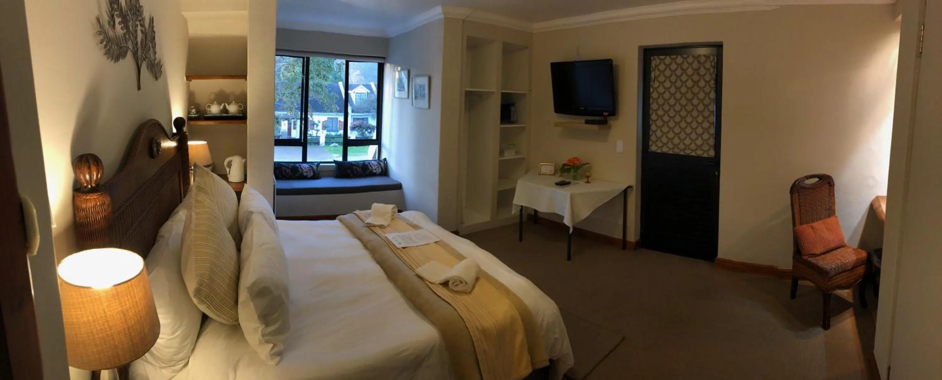 Photo of the whole room, Bed in Pelican Lodge Guesthouse