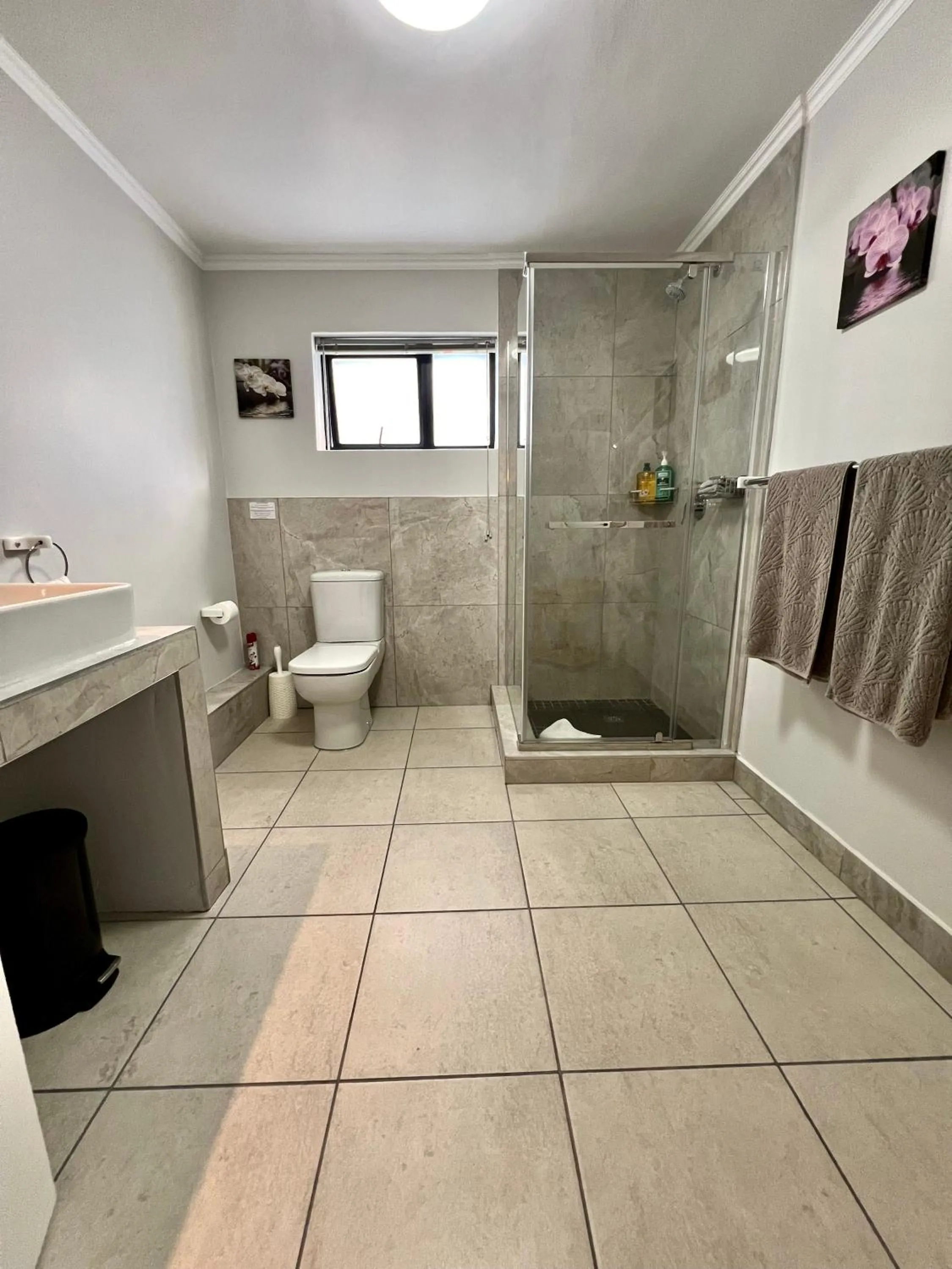 Bathroom in Pelican Lodge Guesthouse