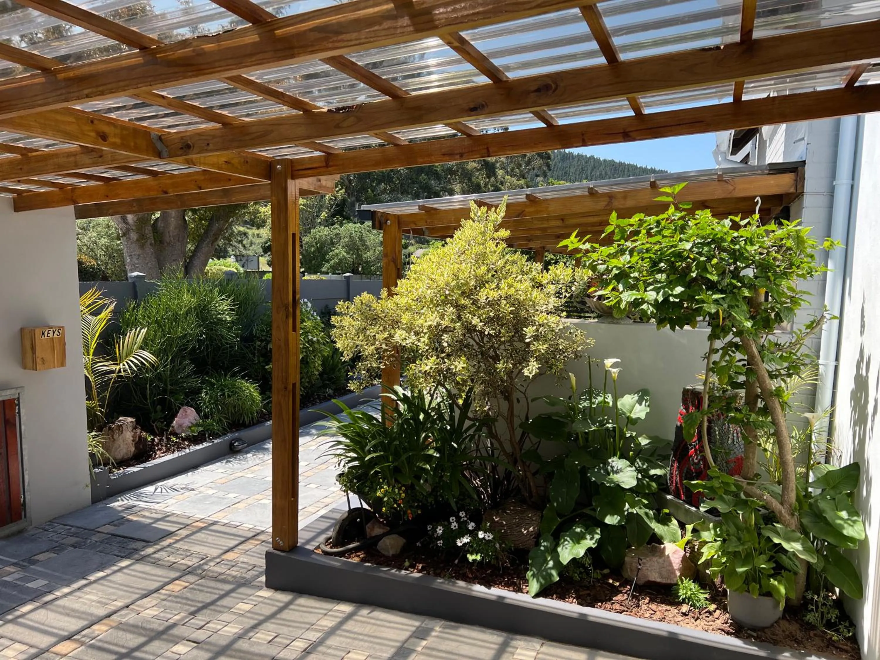 Facade/entrance in Pelican Lodge Guesthouse