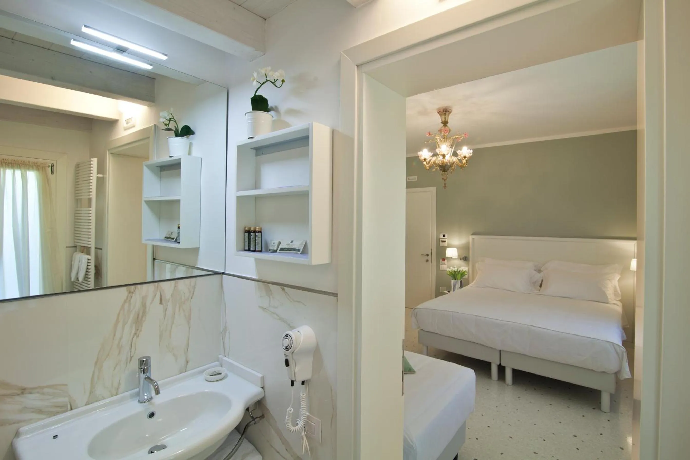 Bathroom, Bed in Chiara - Lodge