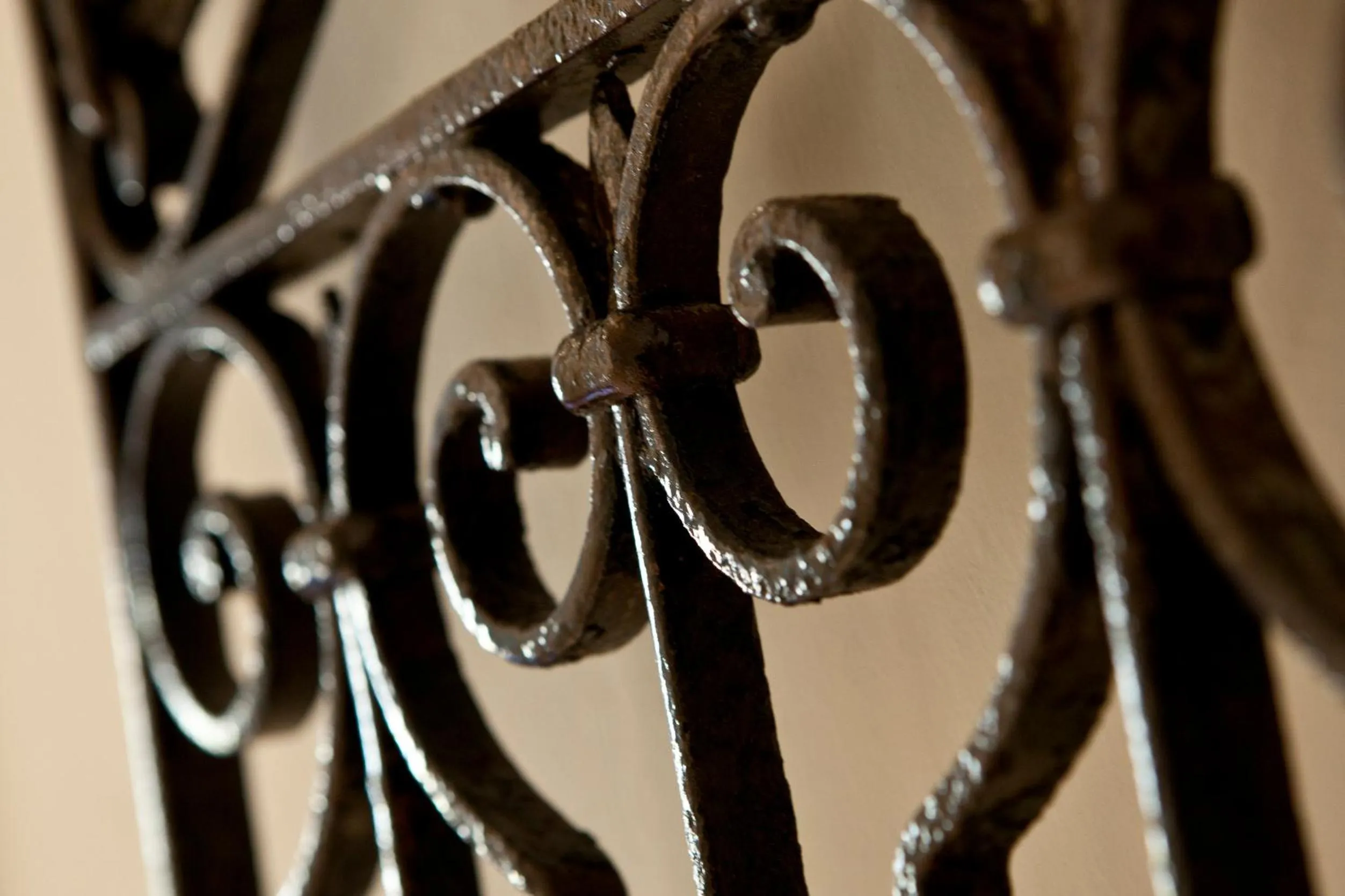 Decorative detail in Chiara - Lodge