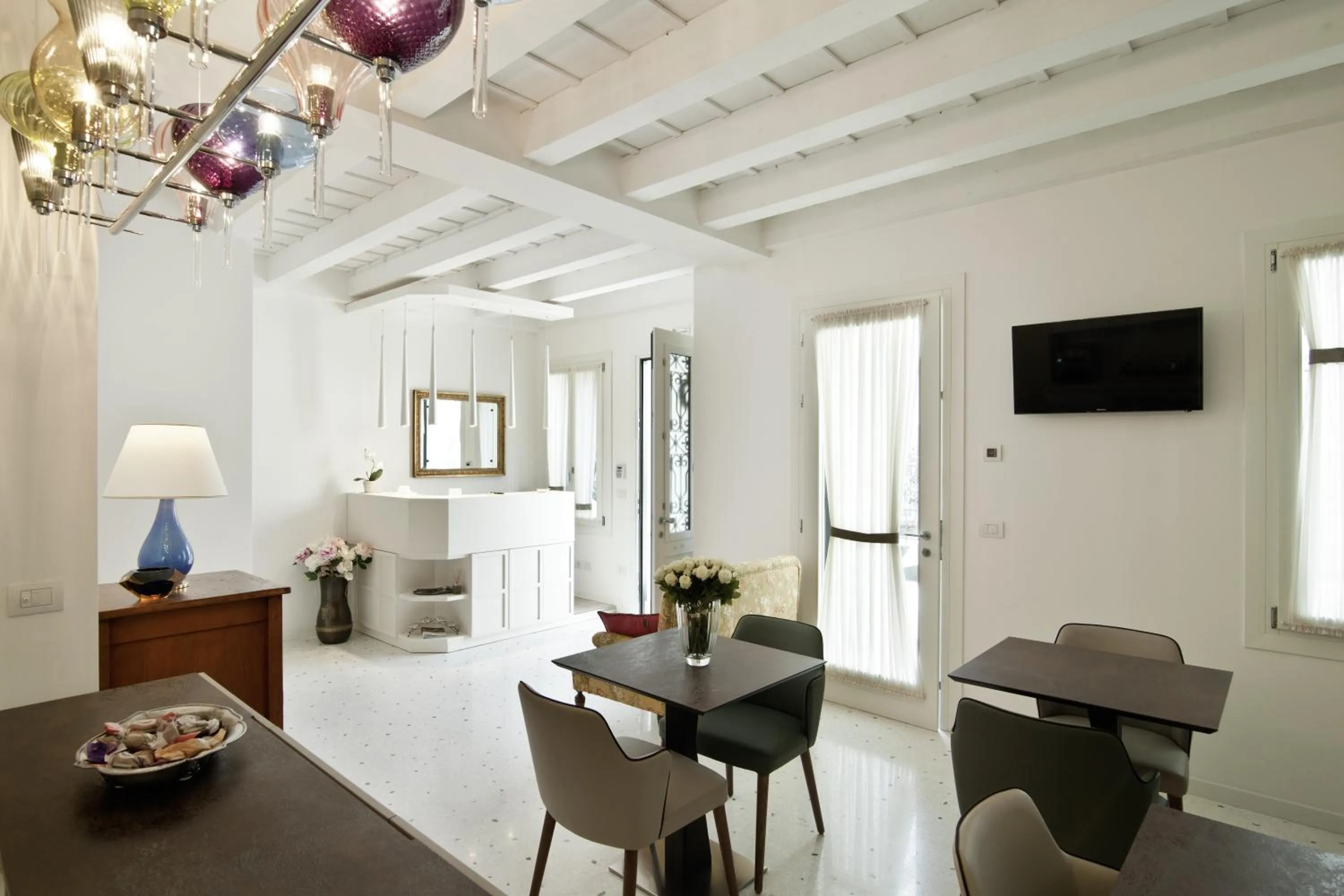 Communal lounge/ TV room in Chiara - Lodge