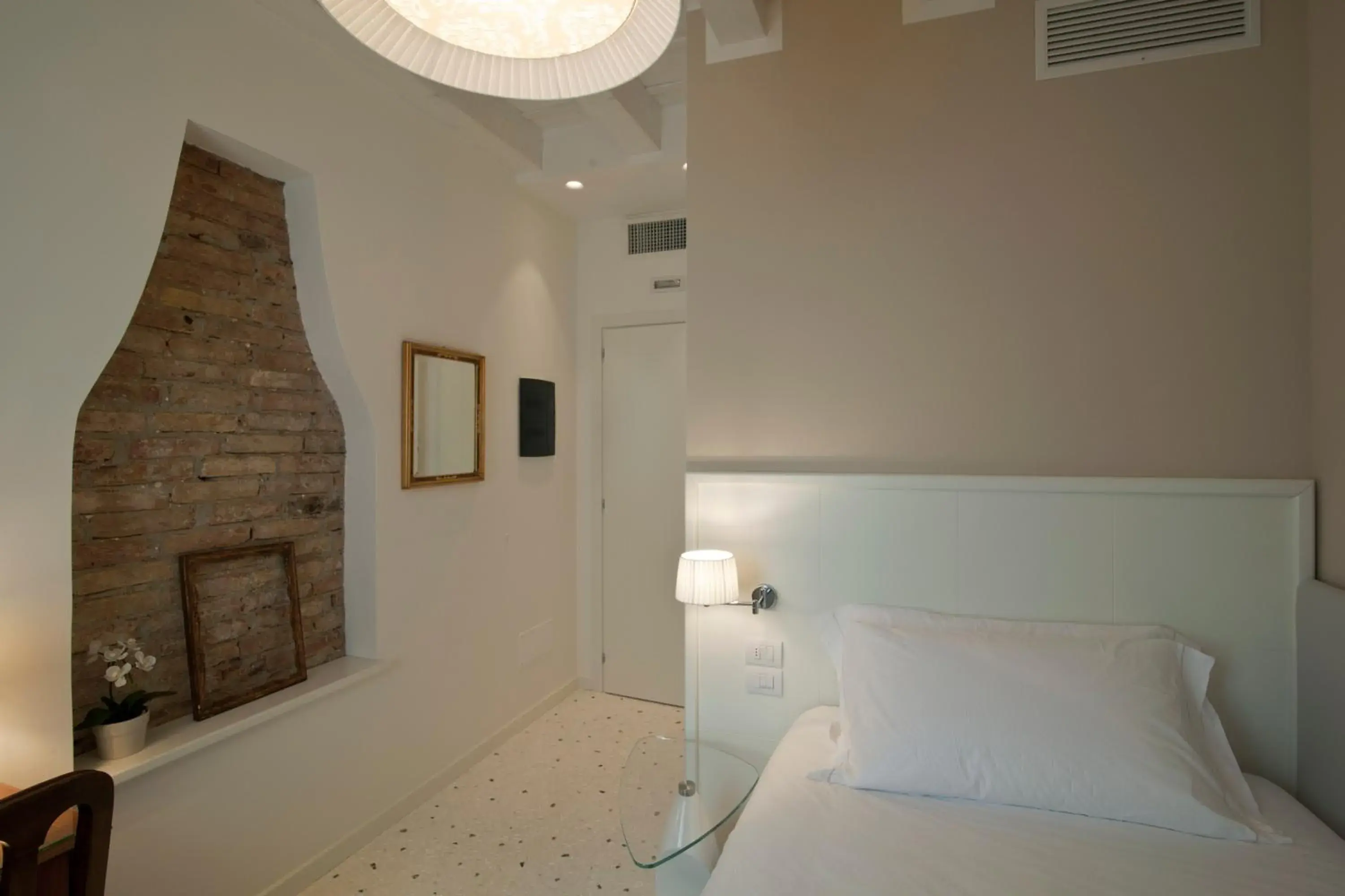 Bed in Chiara - Lodge Bed in Chiara - Lodge