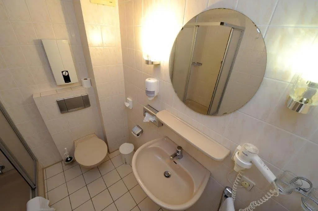 Shower in Hotel zur Post