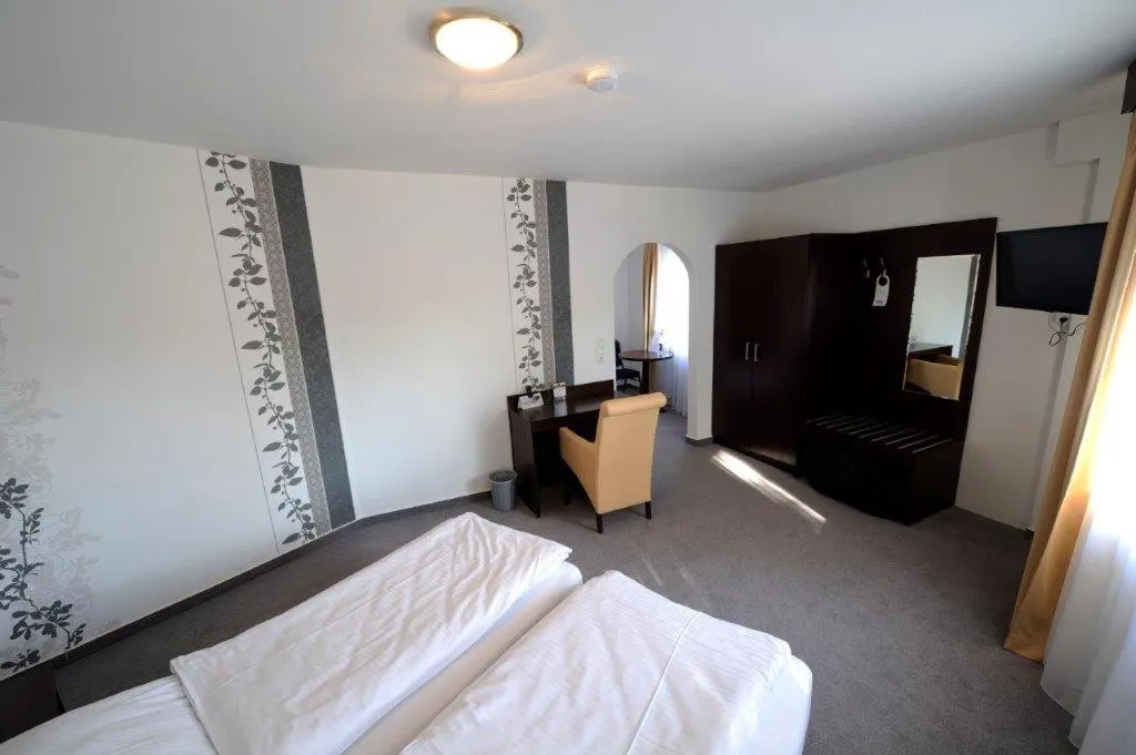 Triple Room - single occupancy in Hotel zur Post