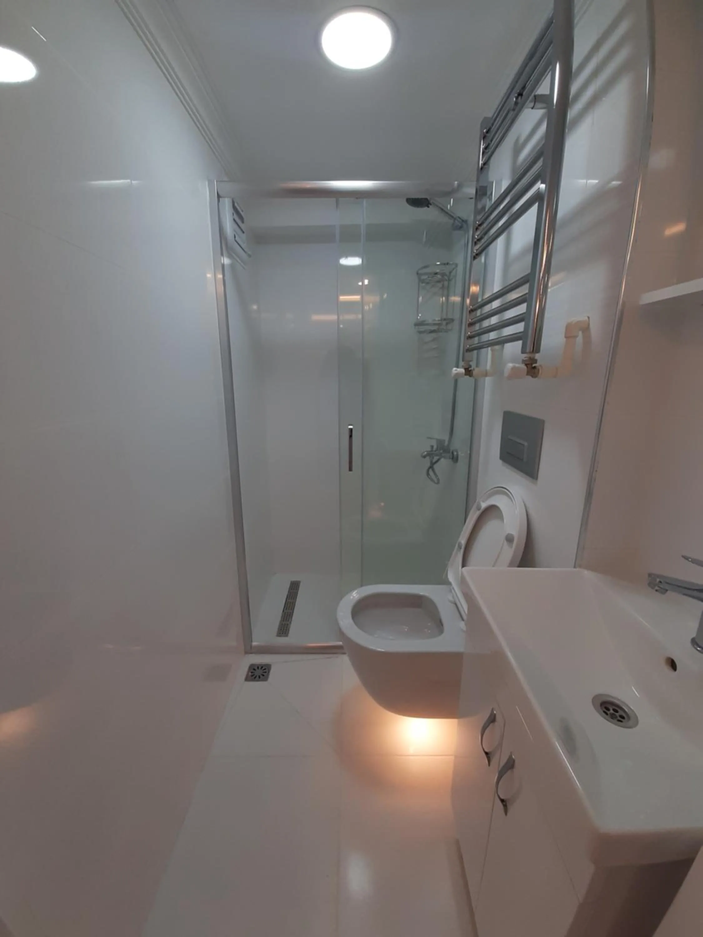 Shower in VERSECA HOTEL