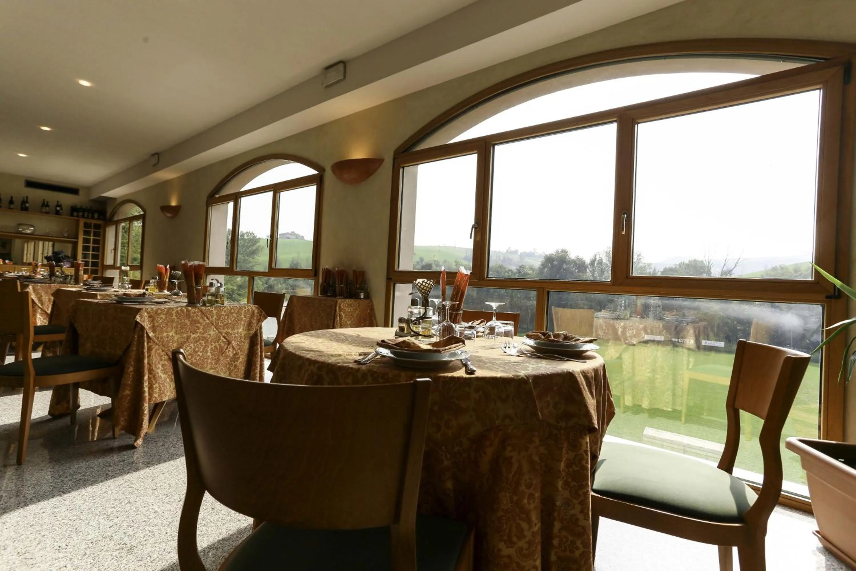 Restaurant/places to eat in Hotel Sporting