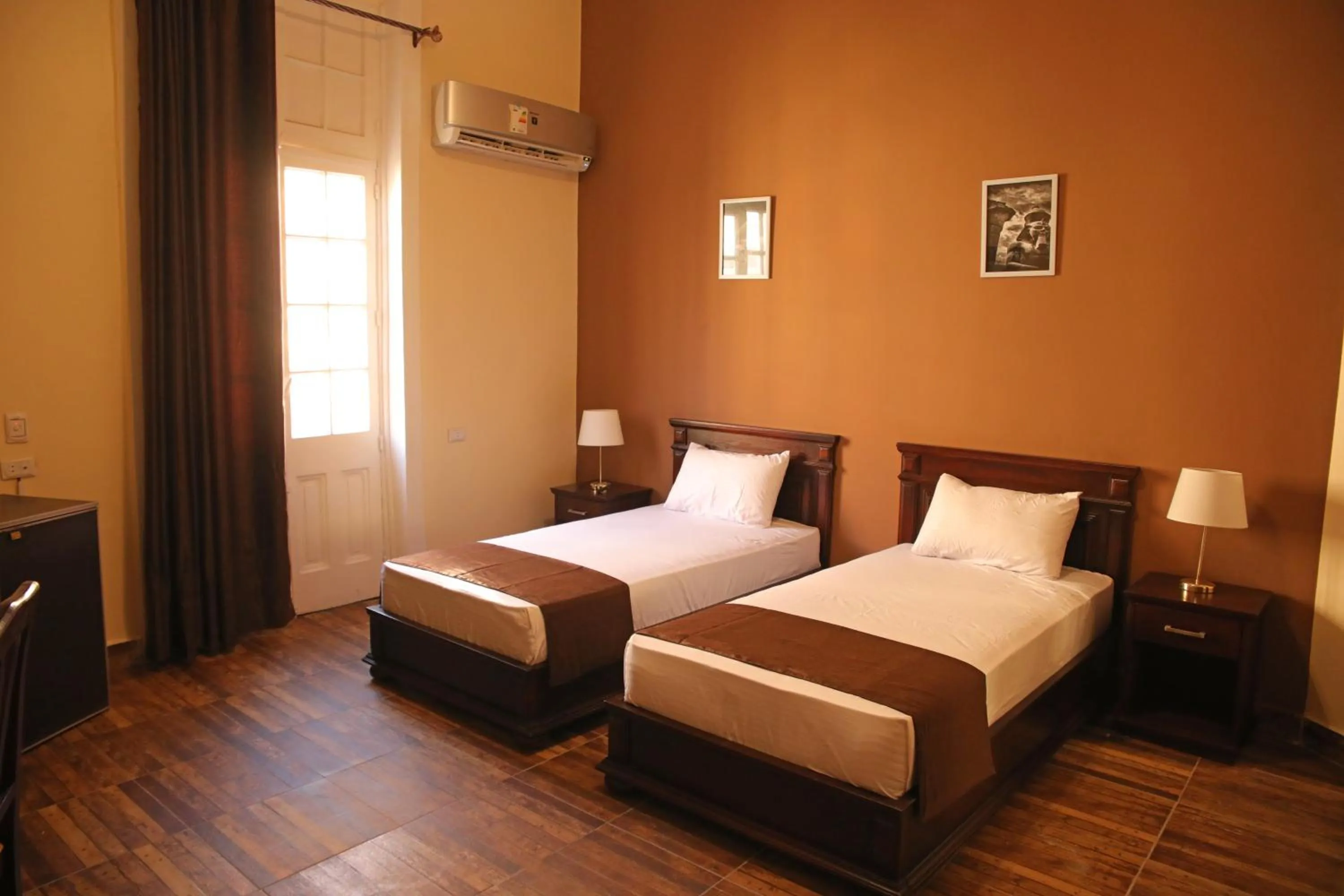 Bedroom, Bed in Gresham Hotel