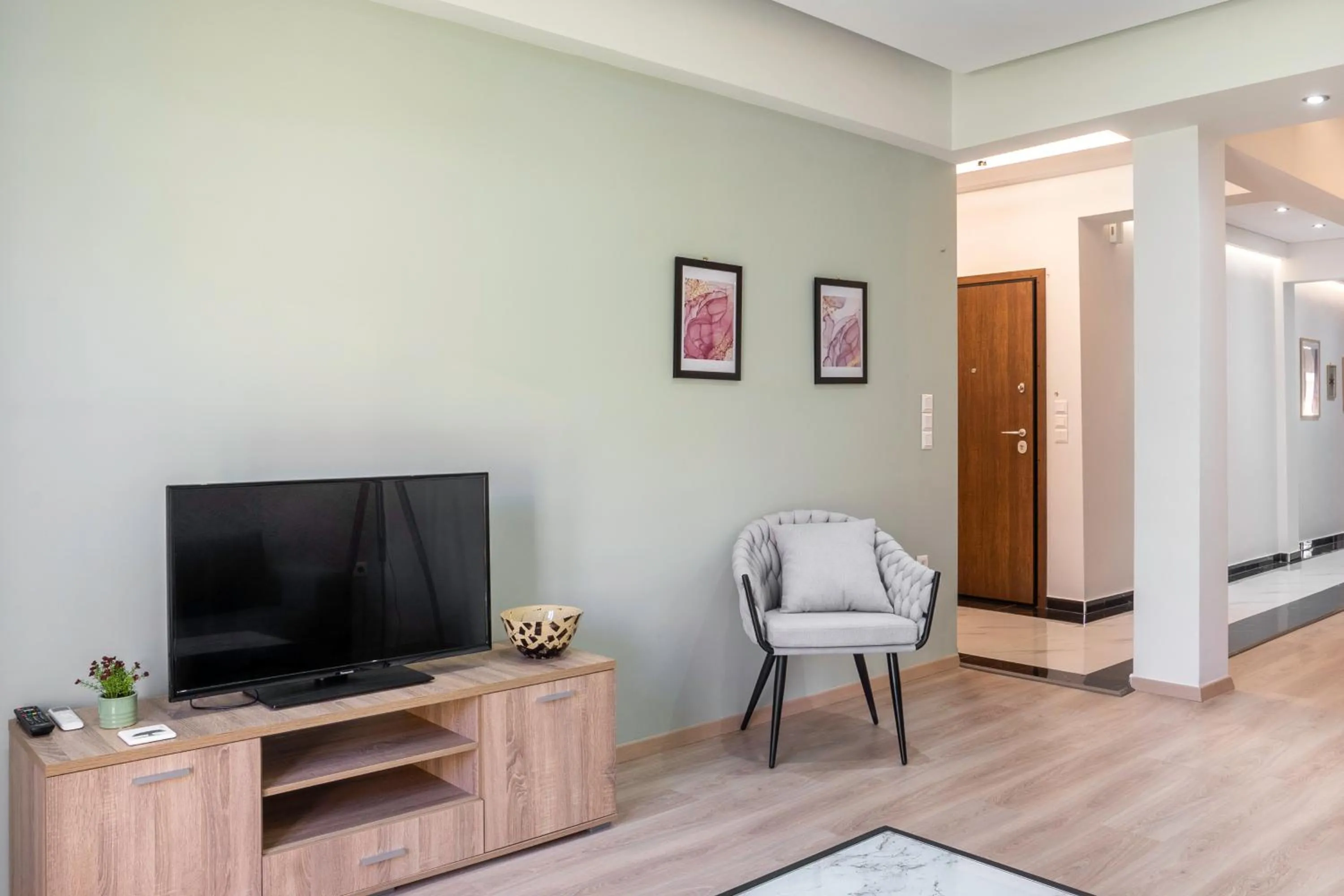 TV and multimedia in 2 Bedroom condo with dream balcony
