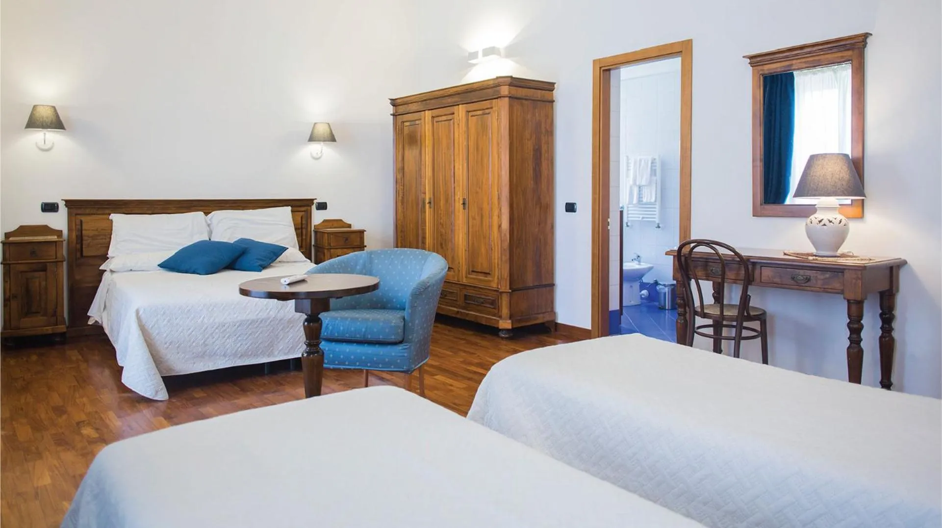 Photo of the whole room, Bed in Hotel La Piazzetta