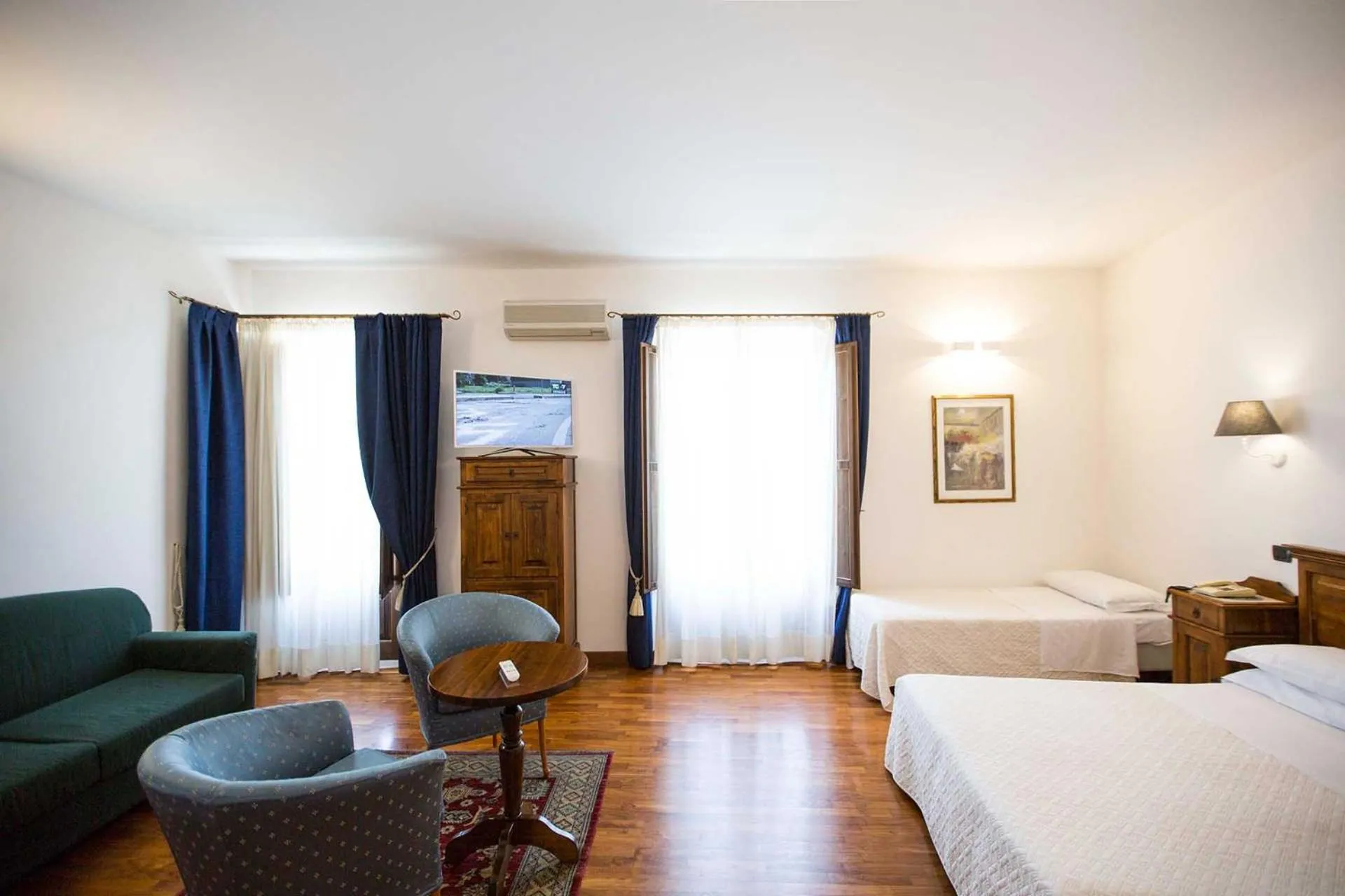 Photo of the whole room, Bed in Hotel La Piazzetta