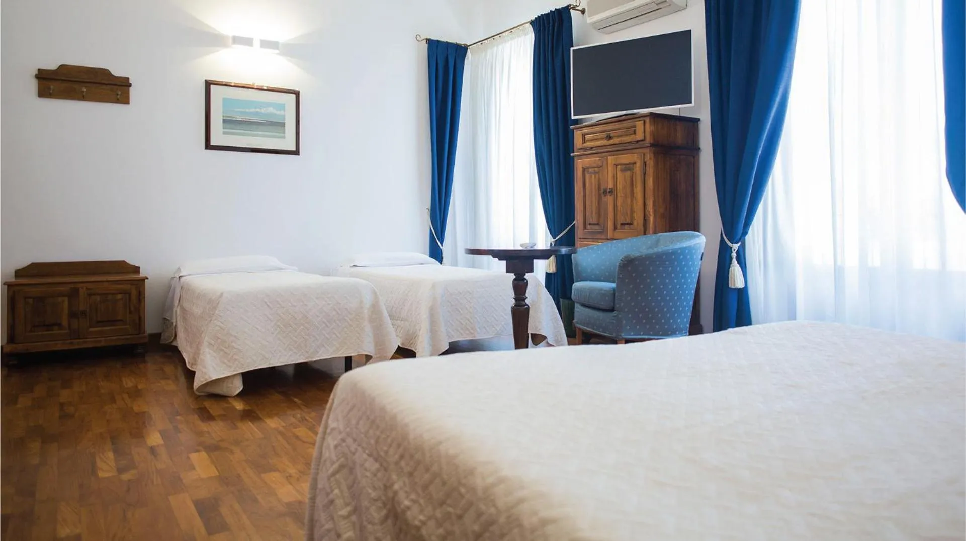 Photo of the whole room, Bed in Hotel La Piazzetta