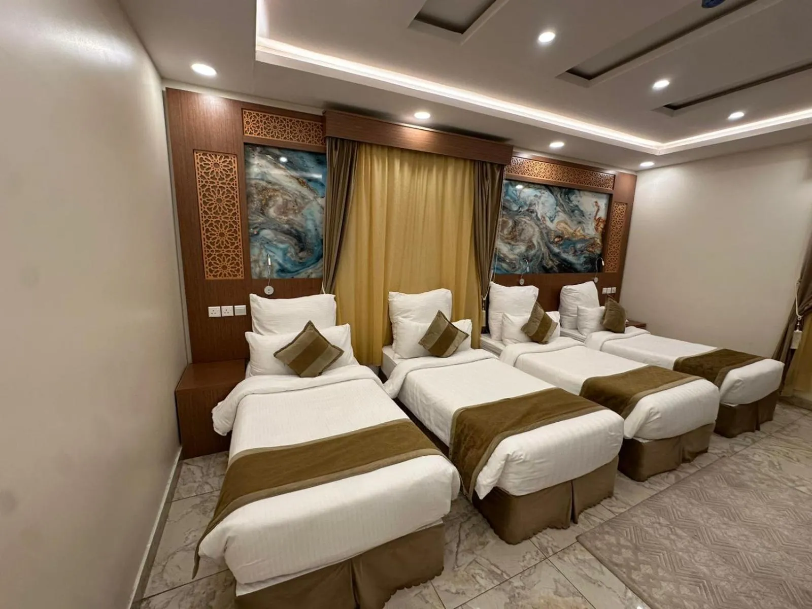 Bed in Taj Aleiman Hotel 