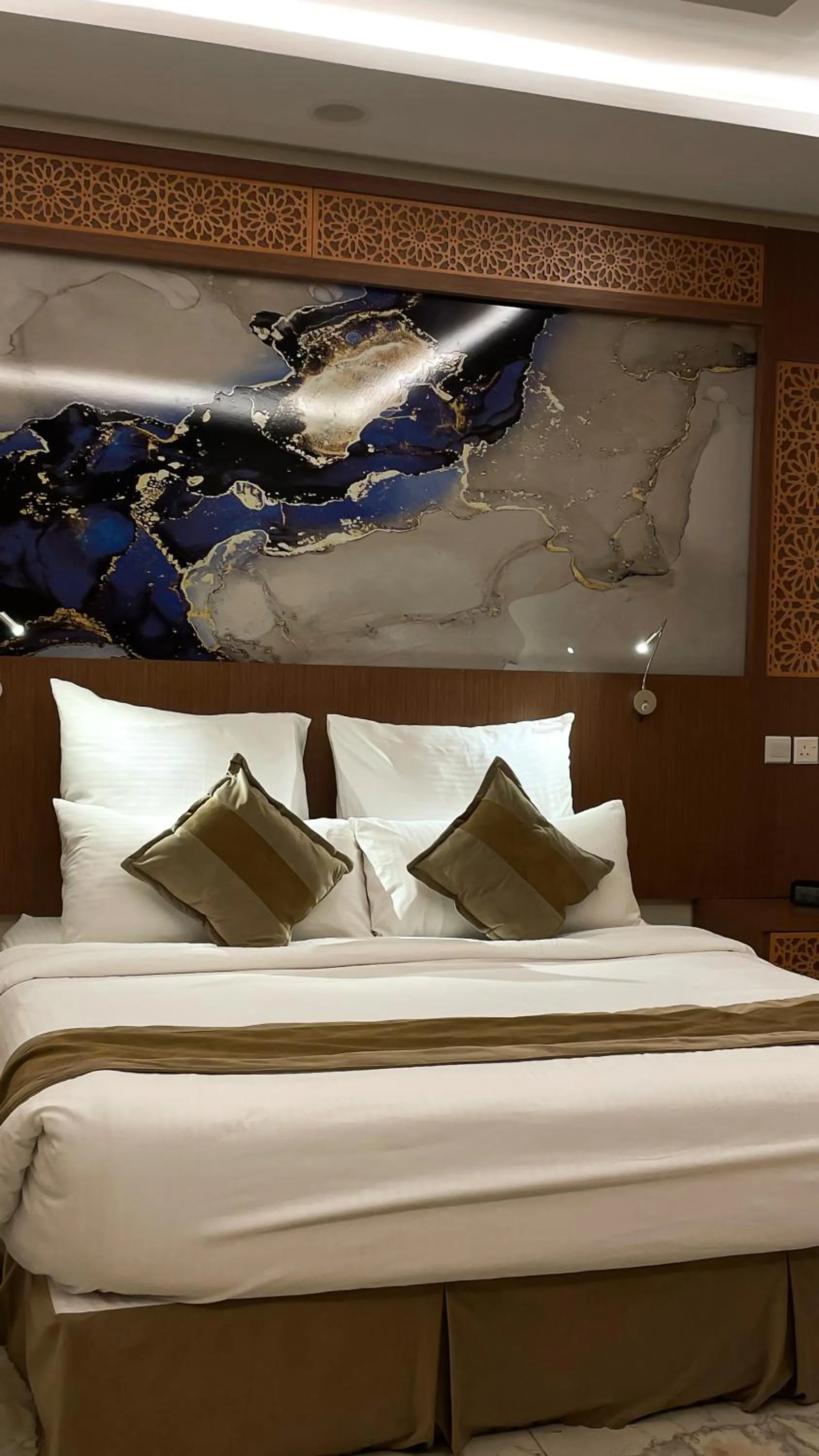 Bed in Taj Aleiman Hotel 