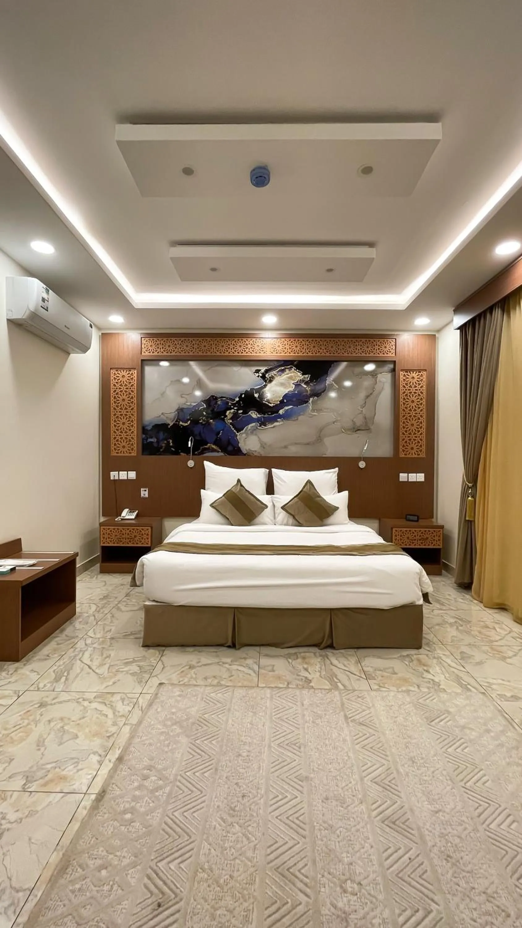 Bed in Taj Aleiman Hotel 
