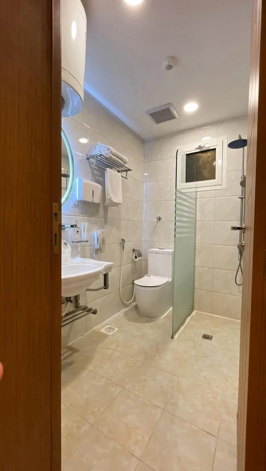 Shower in Taj Aleiman Hotel 