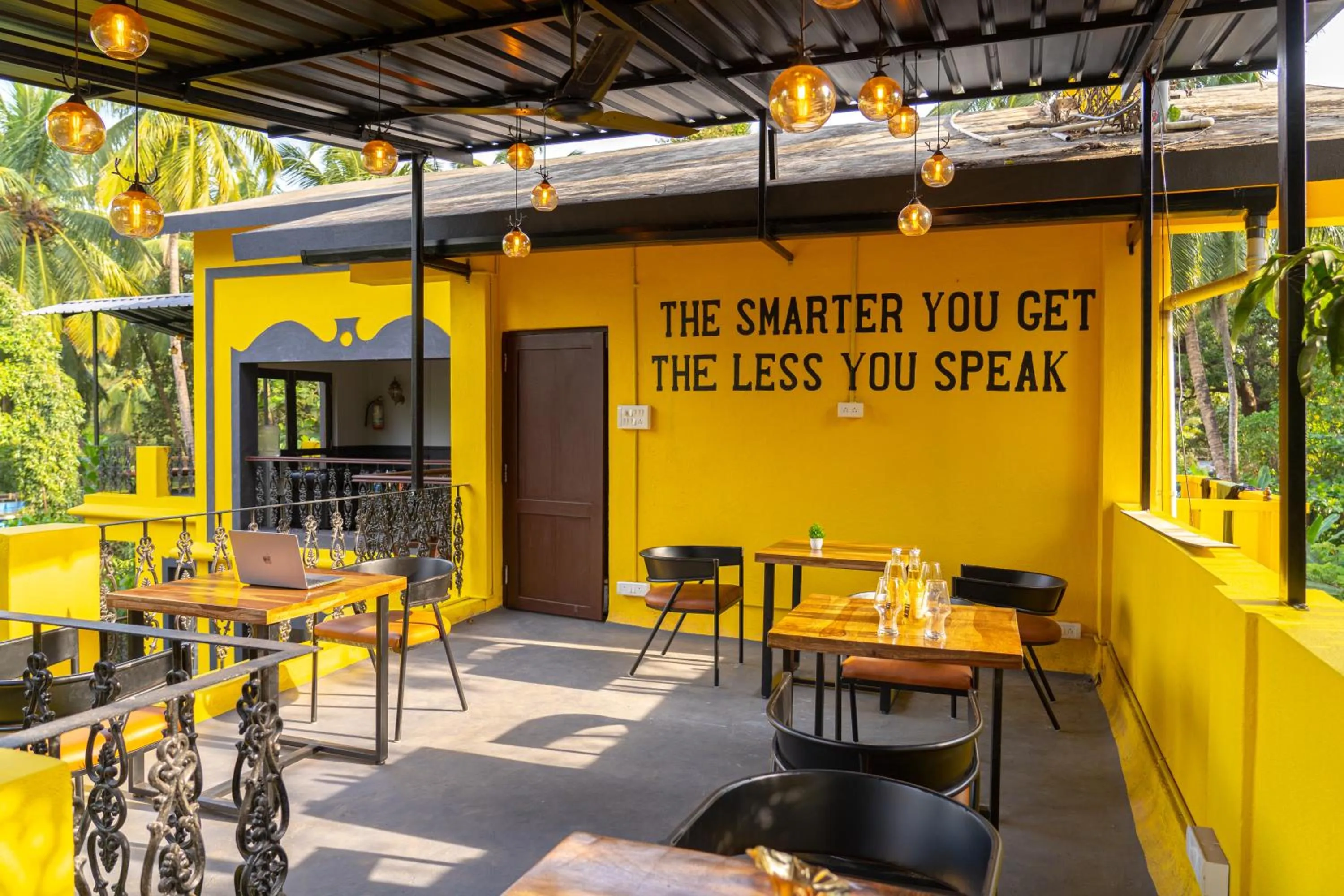 Restaurant/places to eat in Whoopers Boutique Hotel, Anjuna