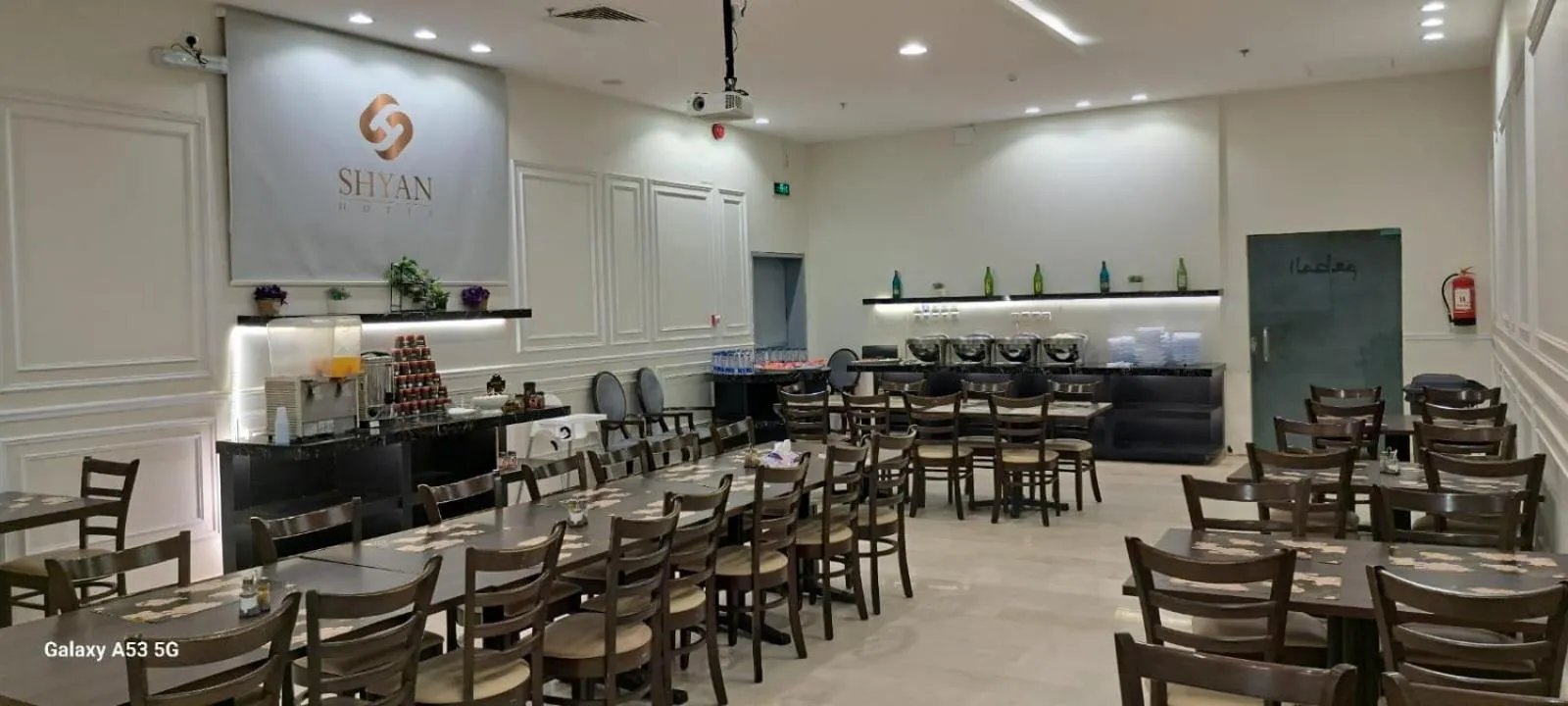 Restaurant/places to eat in Shyan Hotel