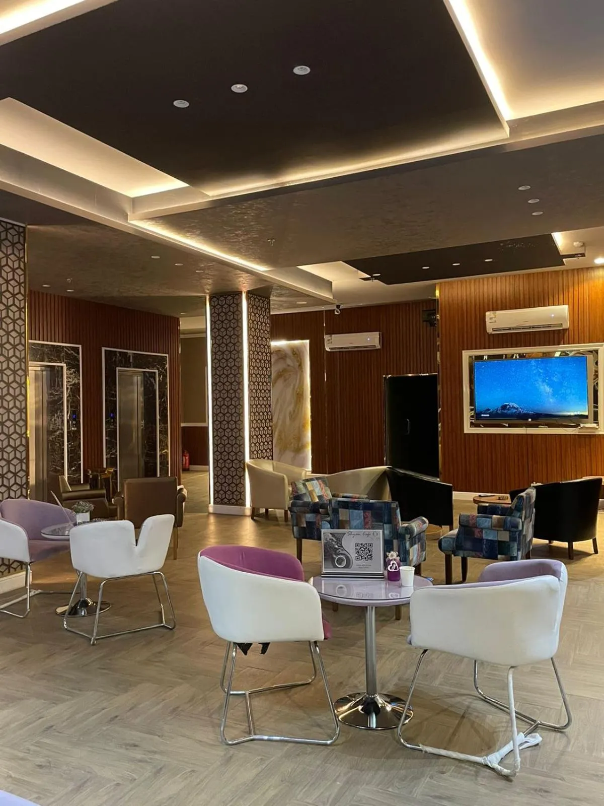 Evening entertainment in Shyan Hotel