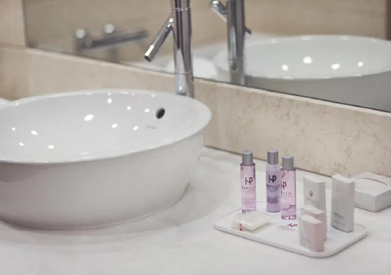 Junior Suite in Papillo Hotels & Resorts Roma Junior Suite in Papillo Hotels & Resorts Roma