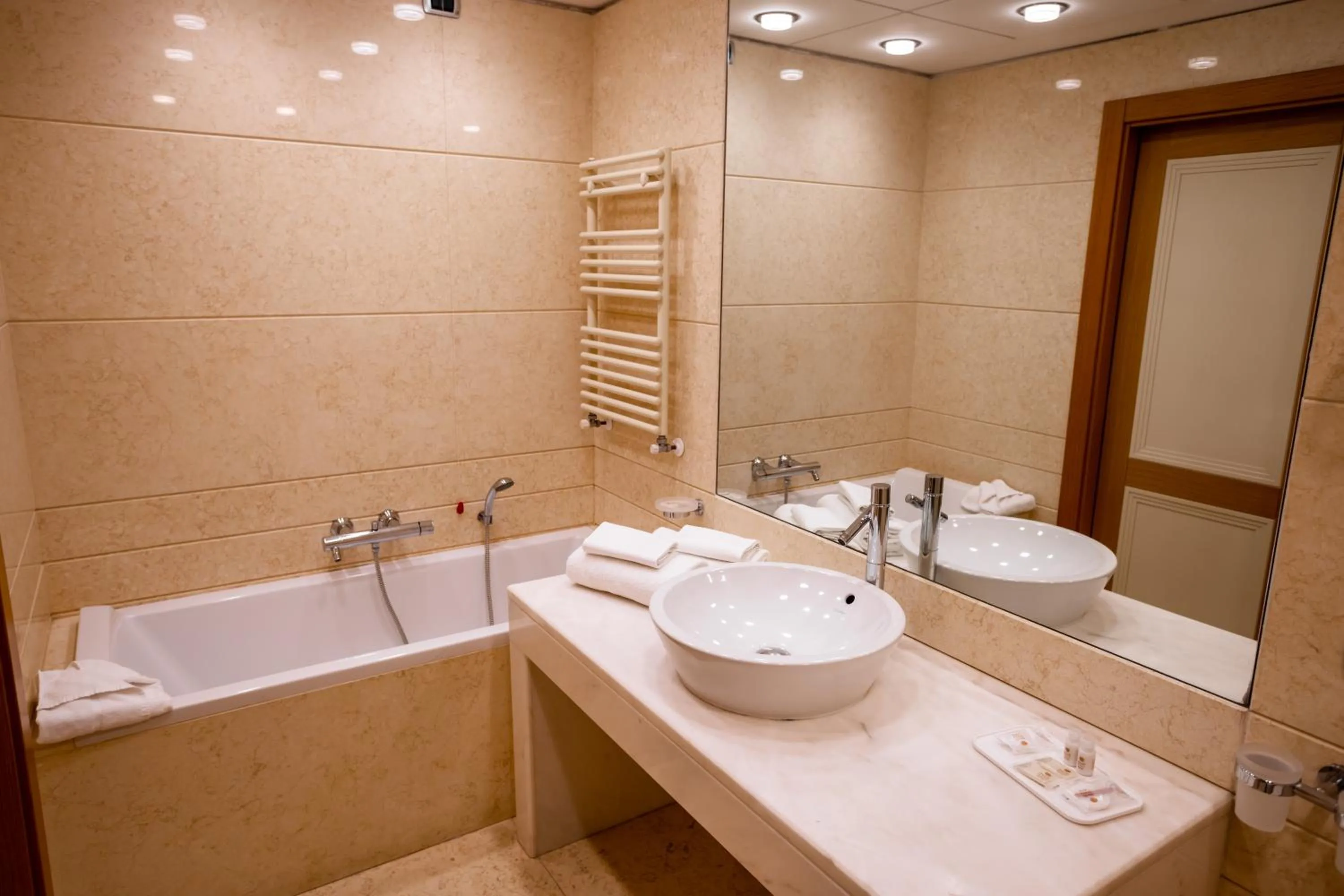 Shower in Papillo Hotels & Resorts Roma