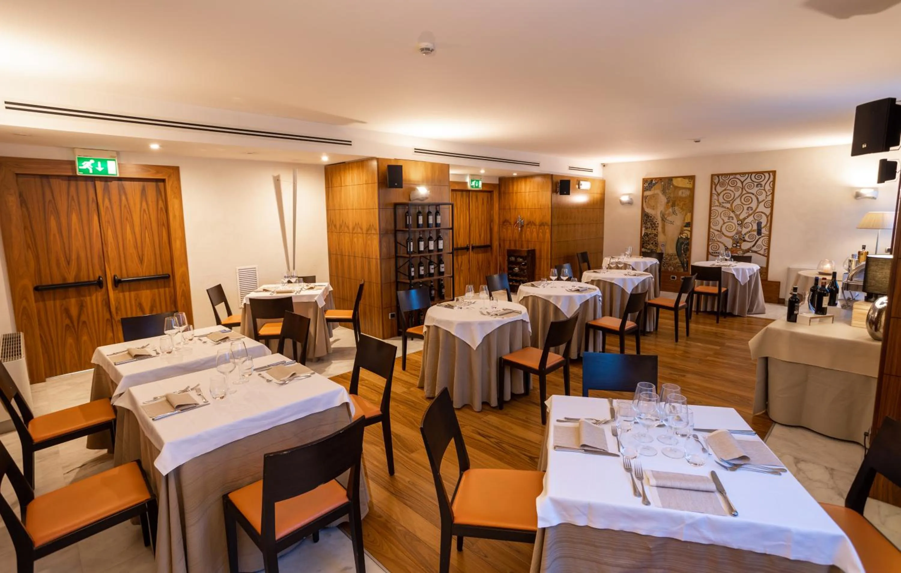 Restaurant/places to eat in Papillo Hotels & Resorts Roma