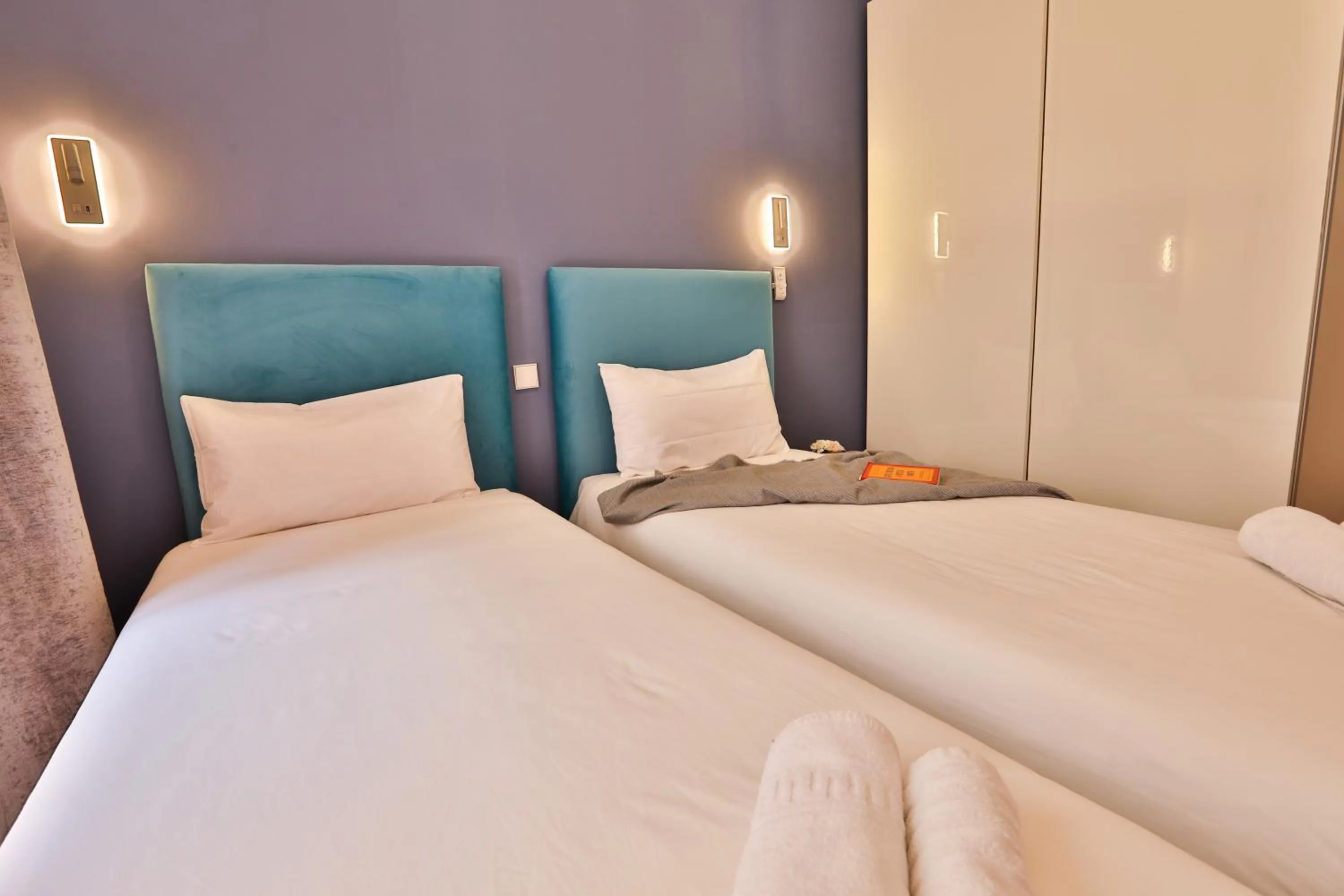 Photo of the whole room, Bed in Gran Vía. Salud. Puerta del Sol. Callao.