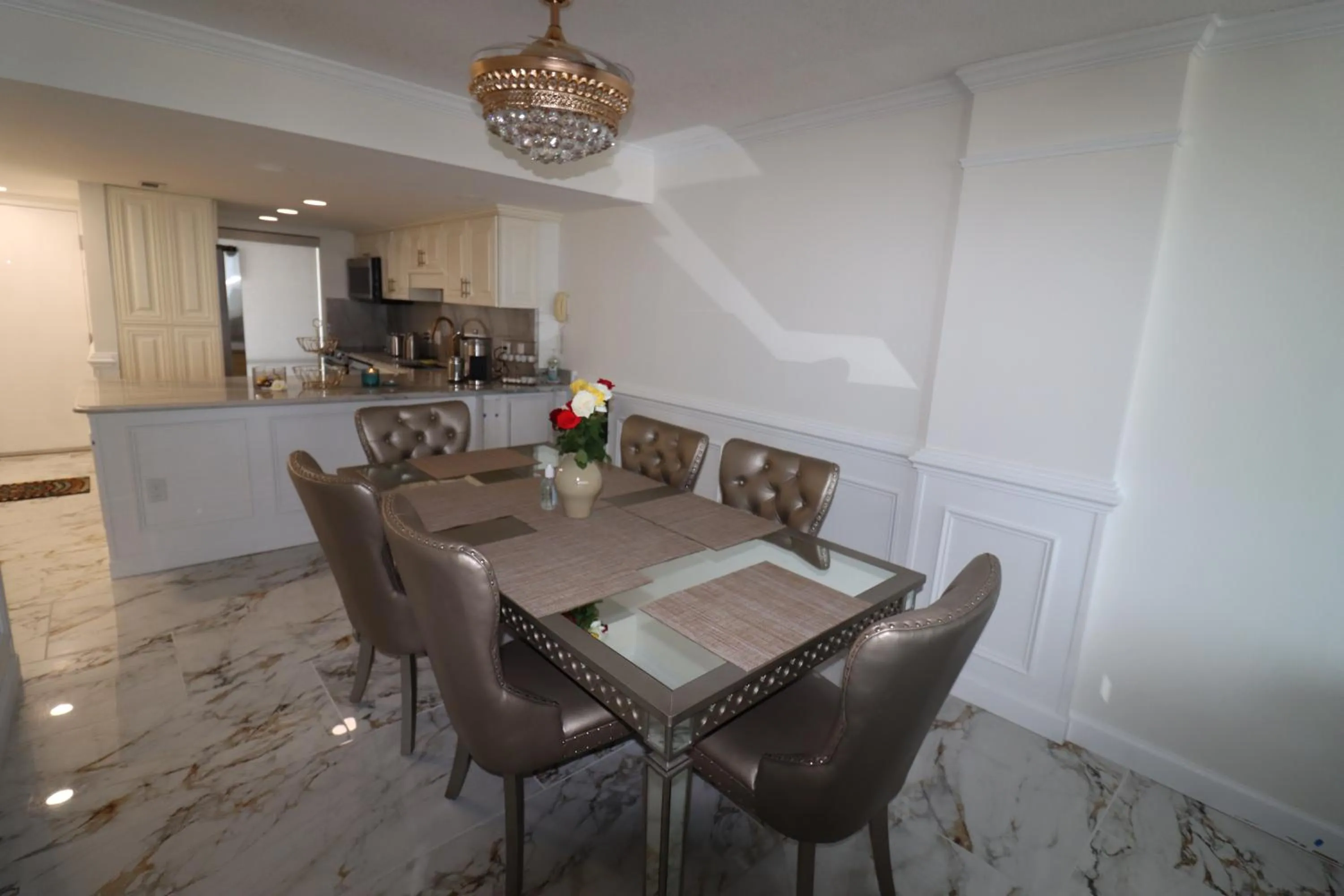 Dining area in Beach Luxury Oceanfront