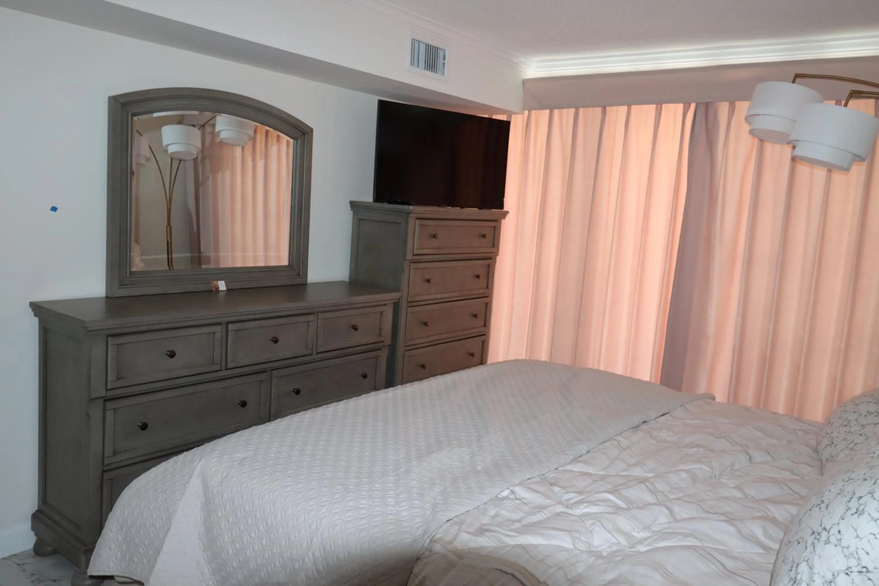 Bedroom, Bed in Beach Luxury Oceanfront