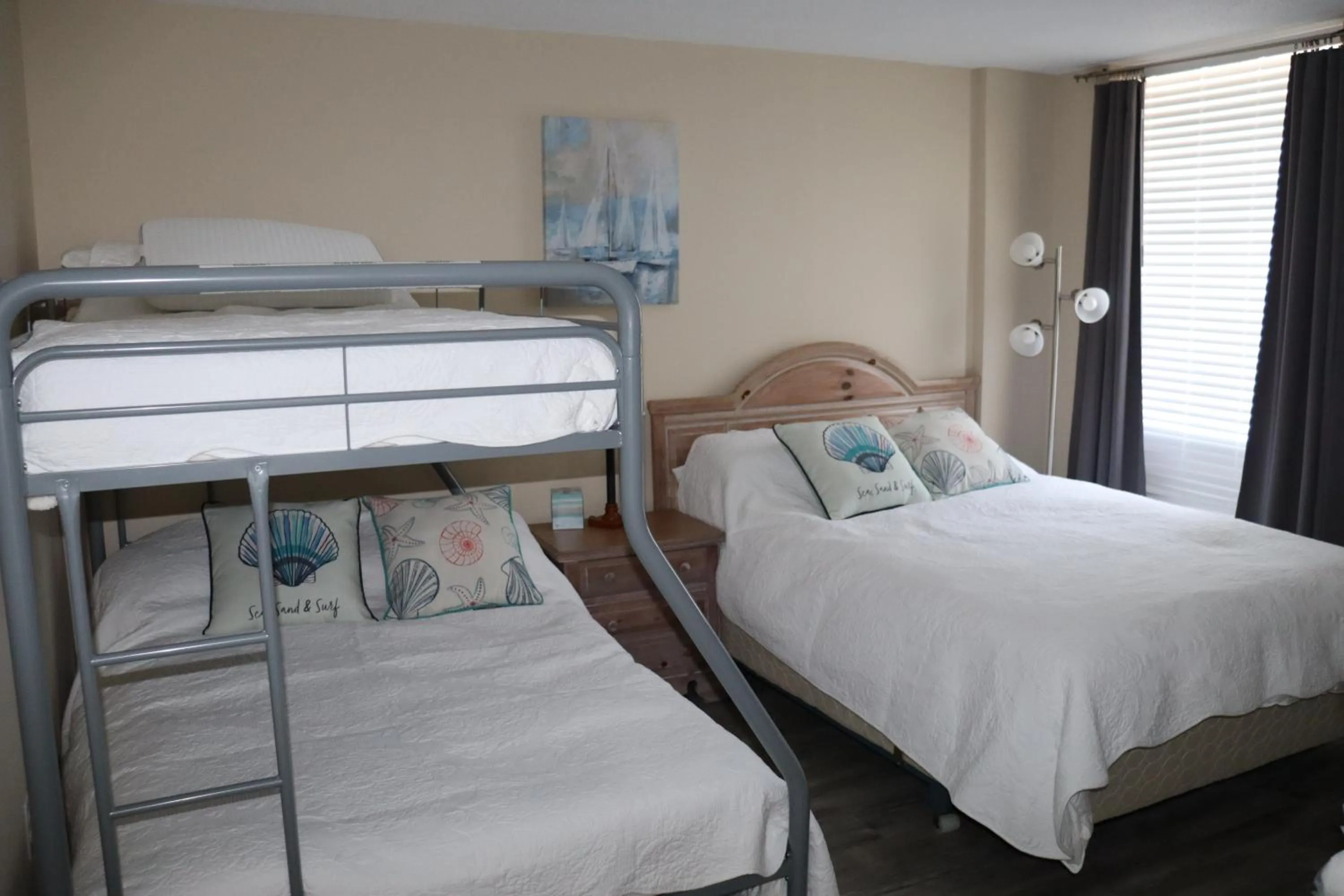 Bedroom, Bed in Beach Luxury Oceanfront