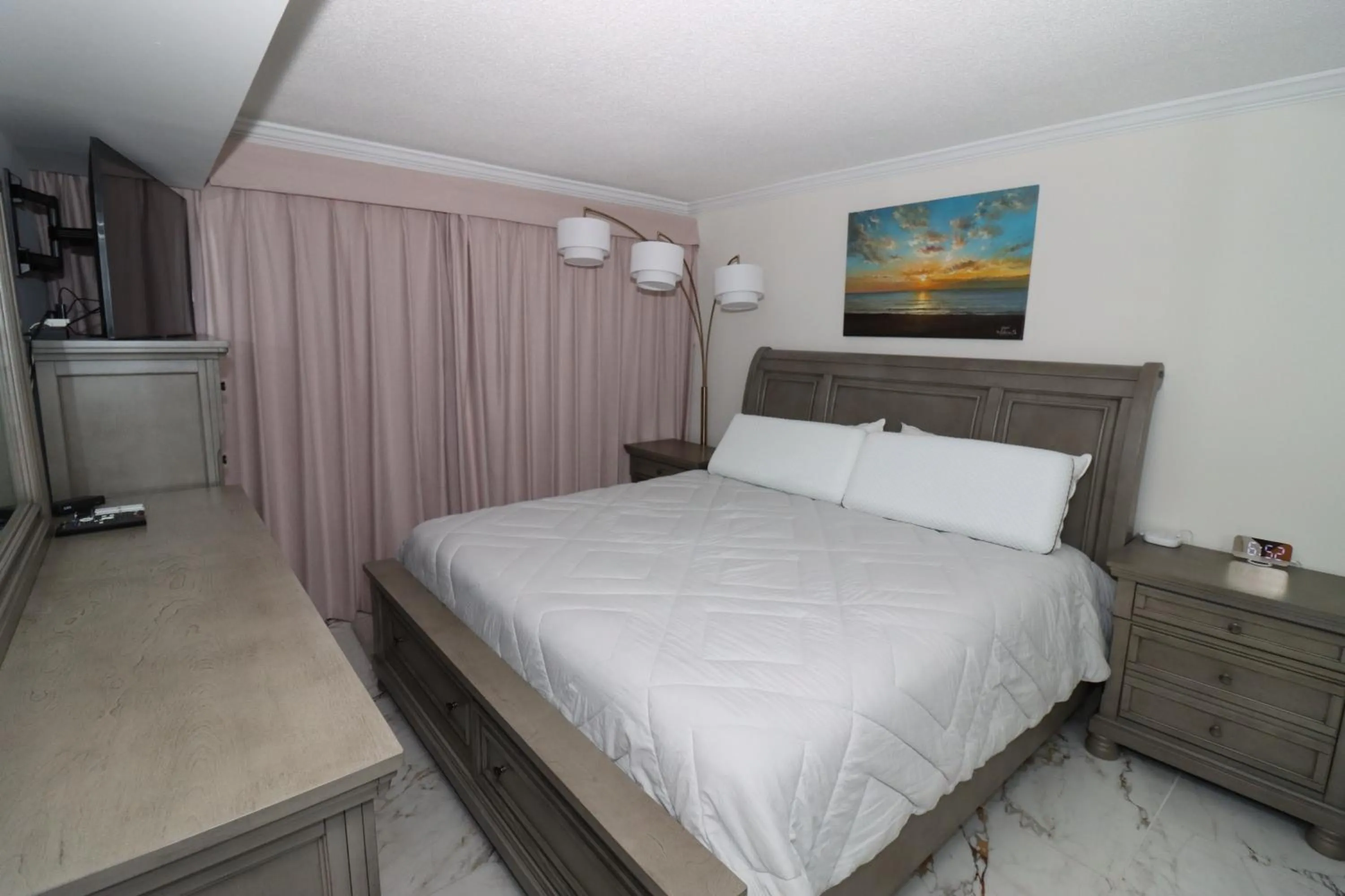 Bedroom, Bed in Beach Luxury Oceanfront