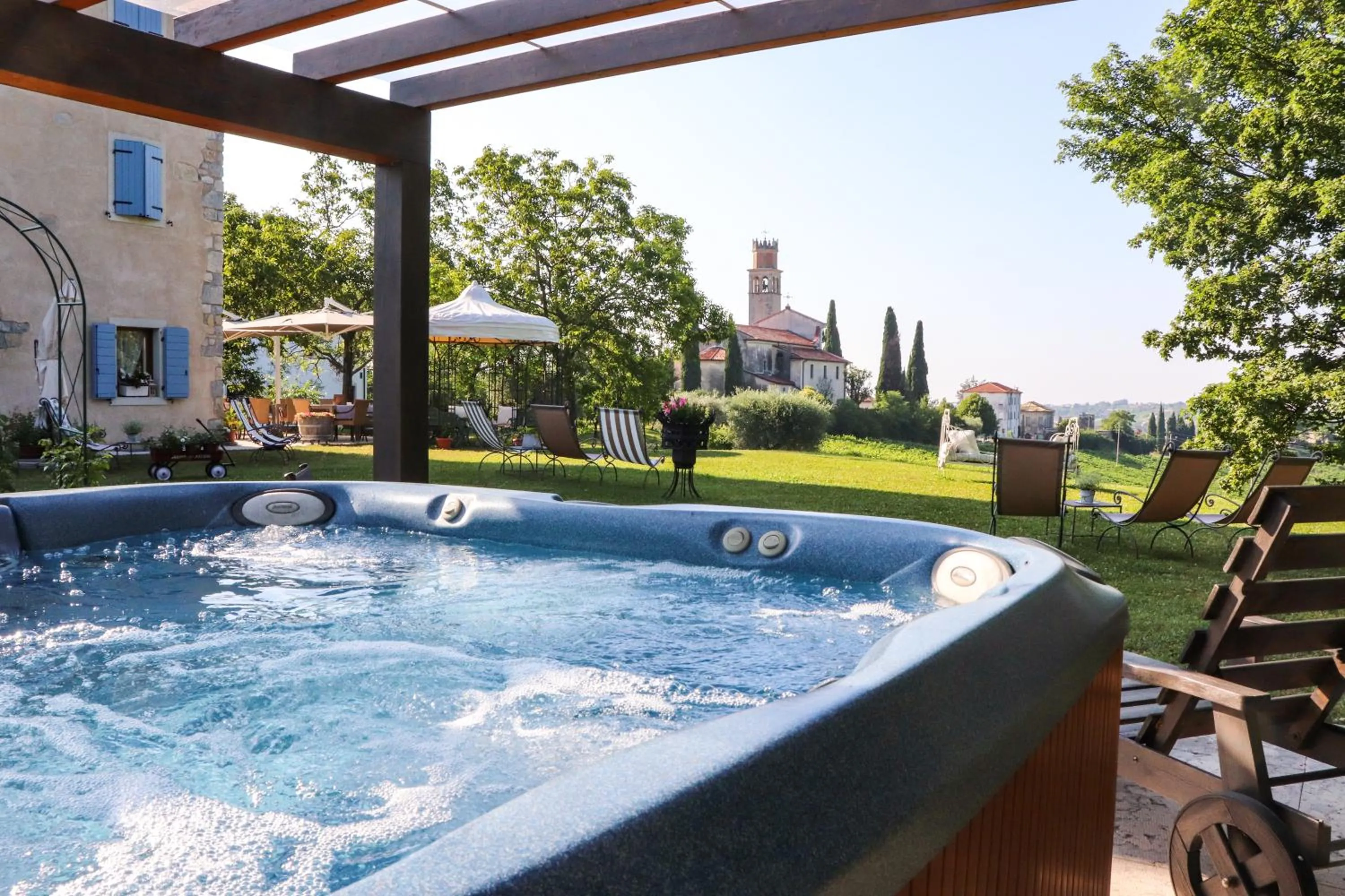 Property building in Alice Relais Nelle Vigne