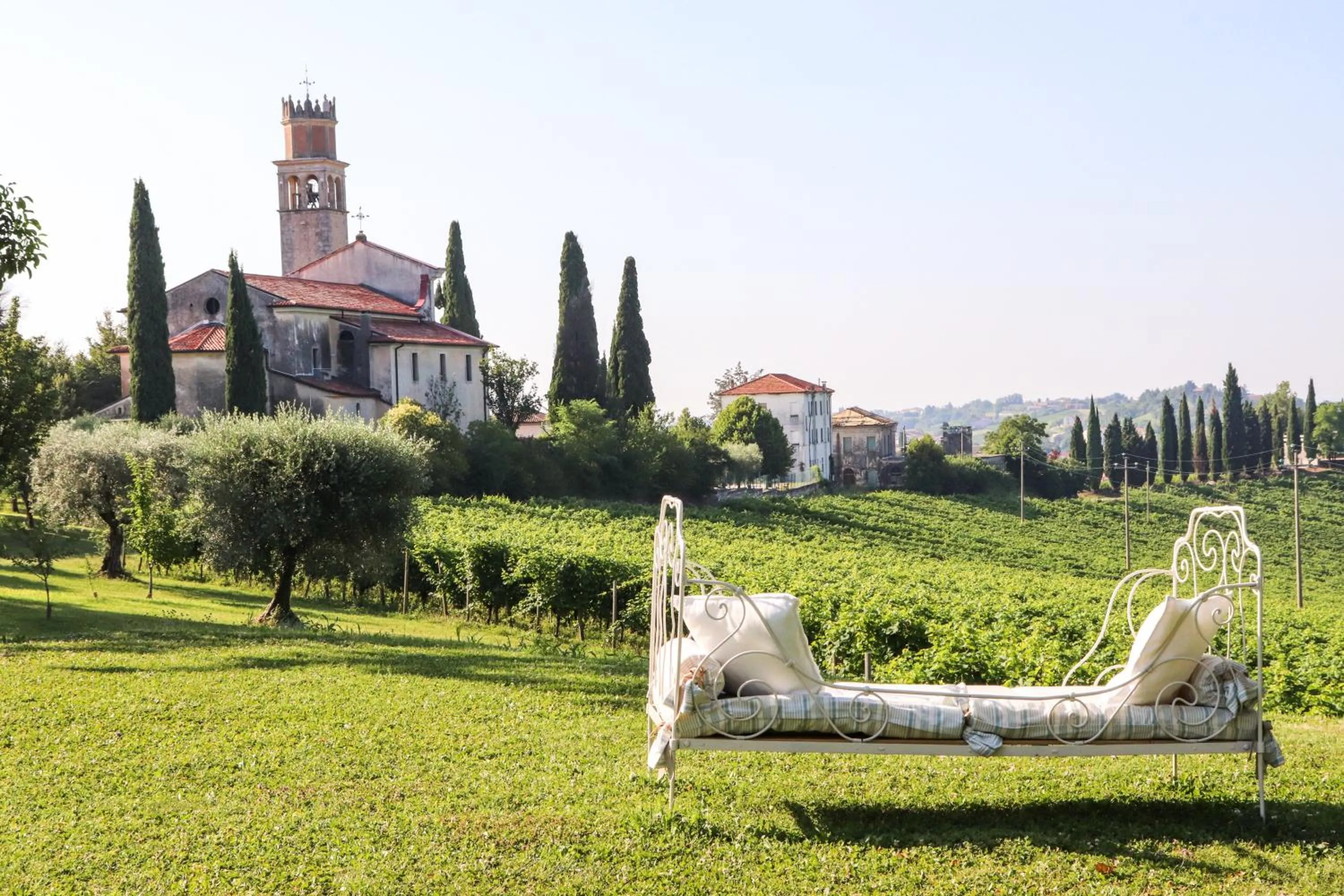 Property building in Alice Relais Nelle Vigne