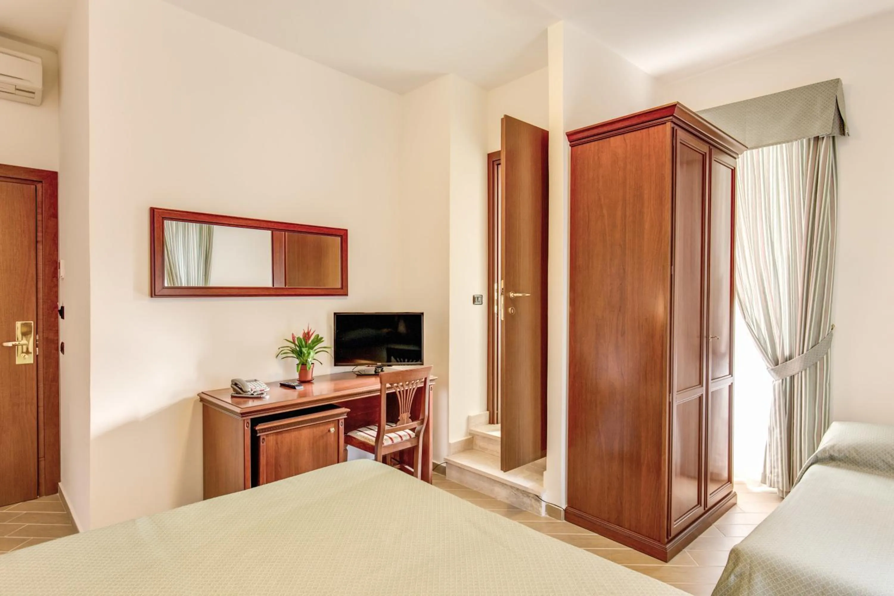 Photo of the whole room, Bed in Hotel Flavio