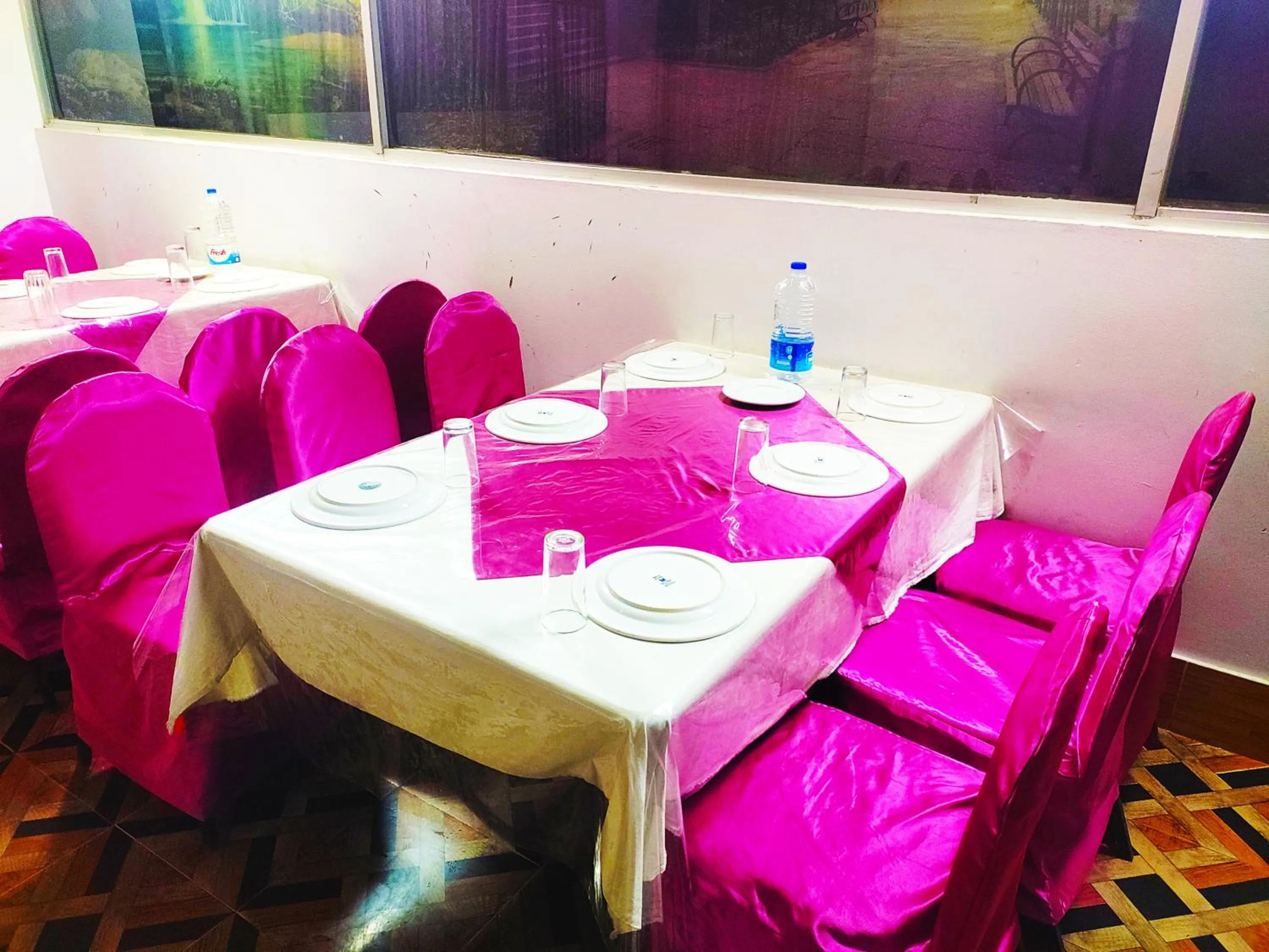 Restaurant/places to eat in White Rose Suites Ltd
