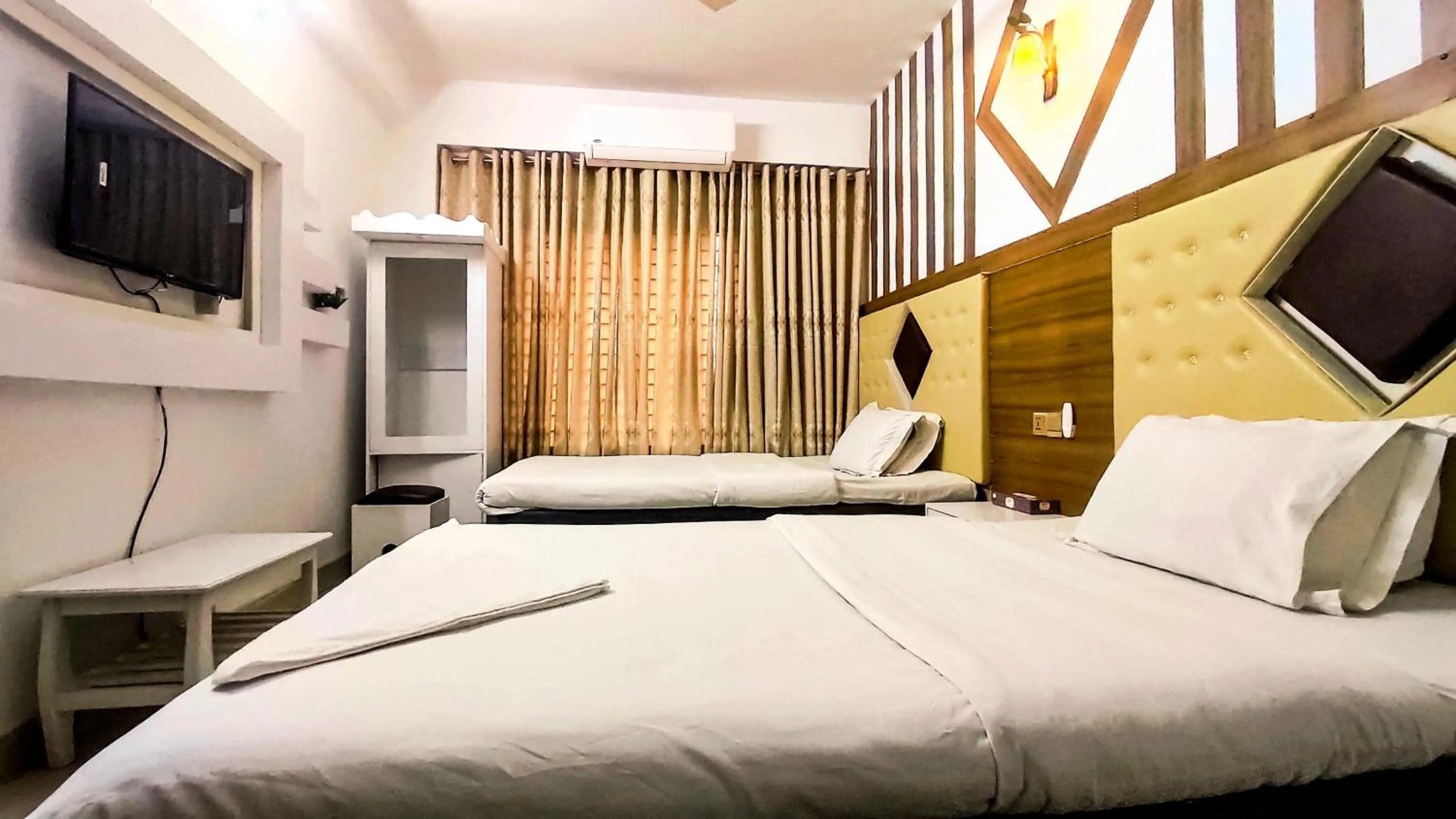 Bed in White Rose Suites Ltd