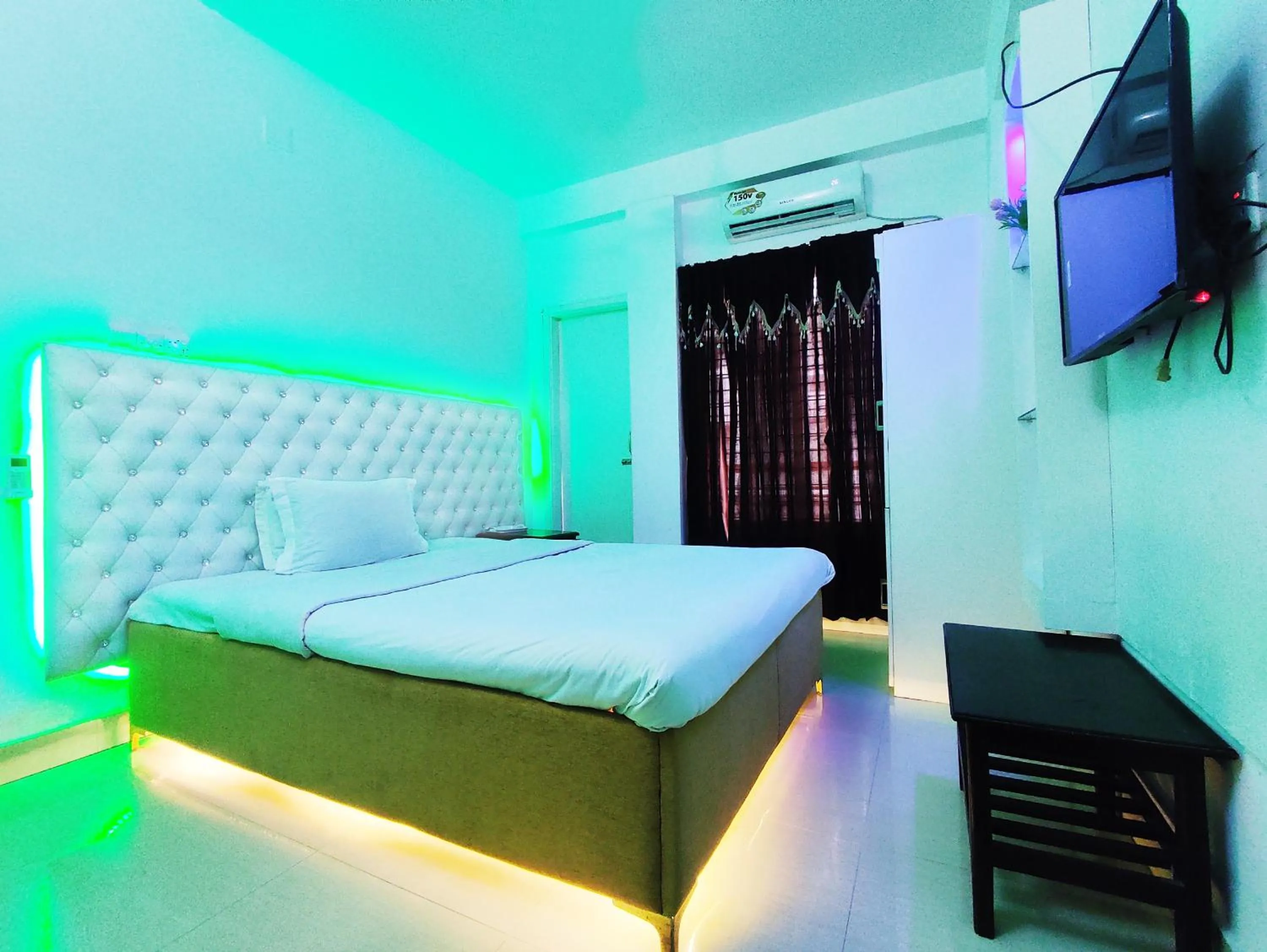 Bed in White Rose Suites Ltd
