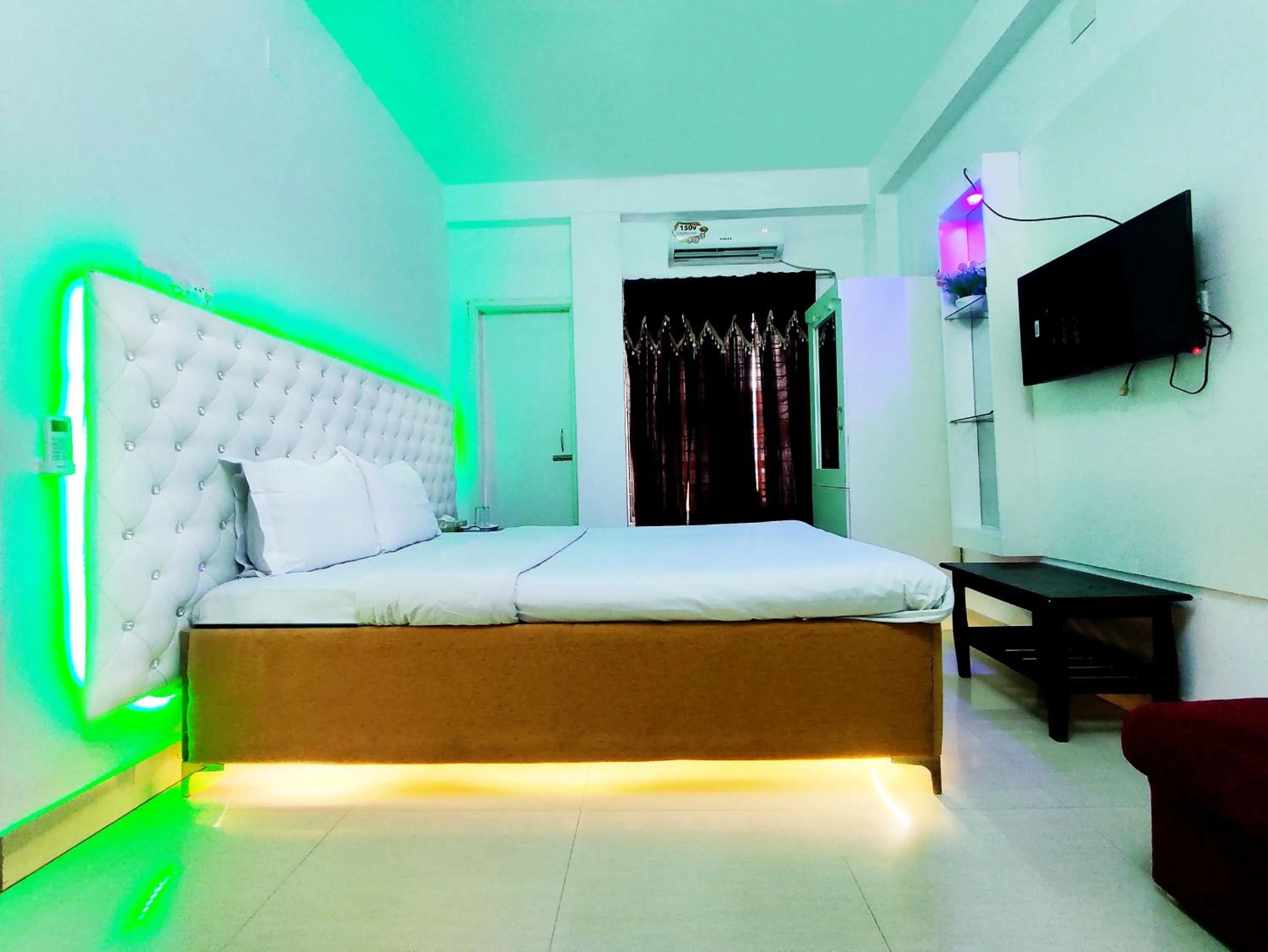 Property building, Bed in White Rose Suites Ltd
