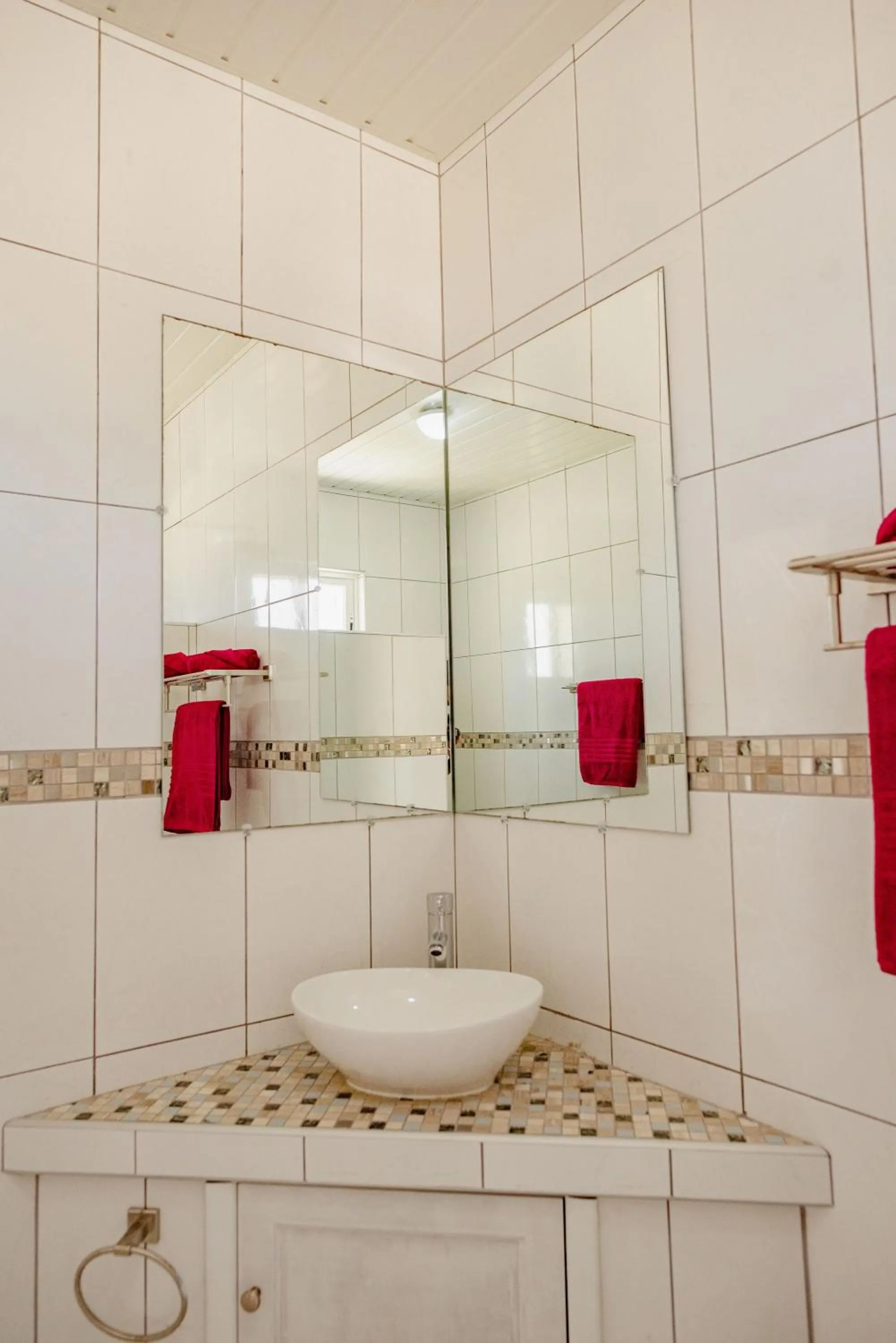 Bathroom in Elegant 2-bedroom apartment 2 km from Eagle beach
