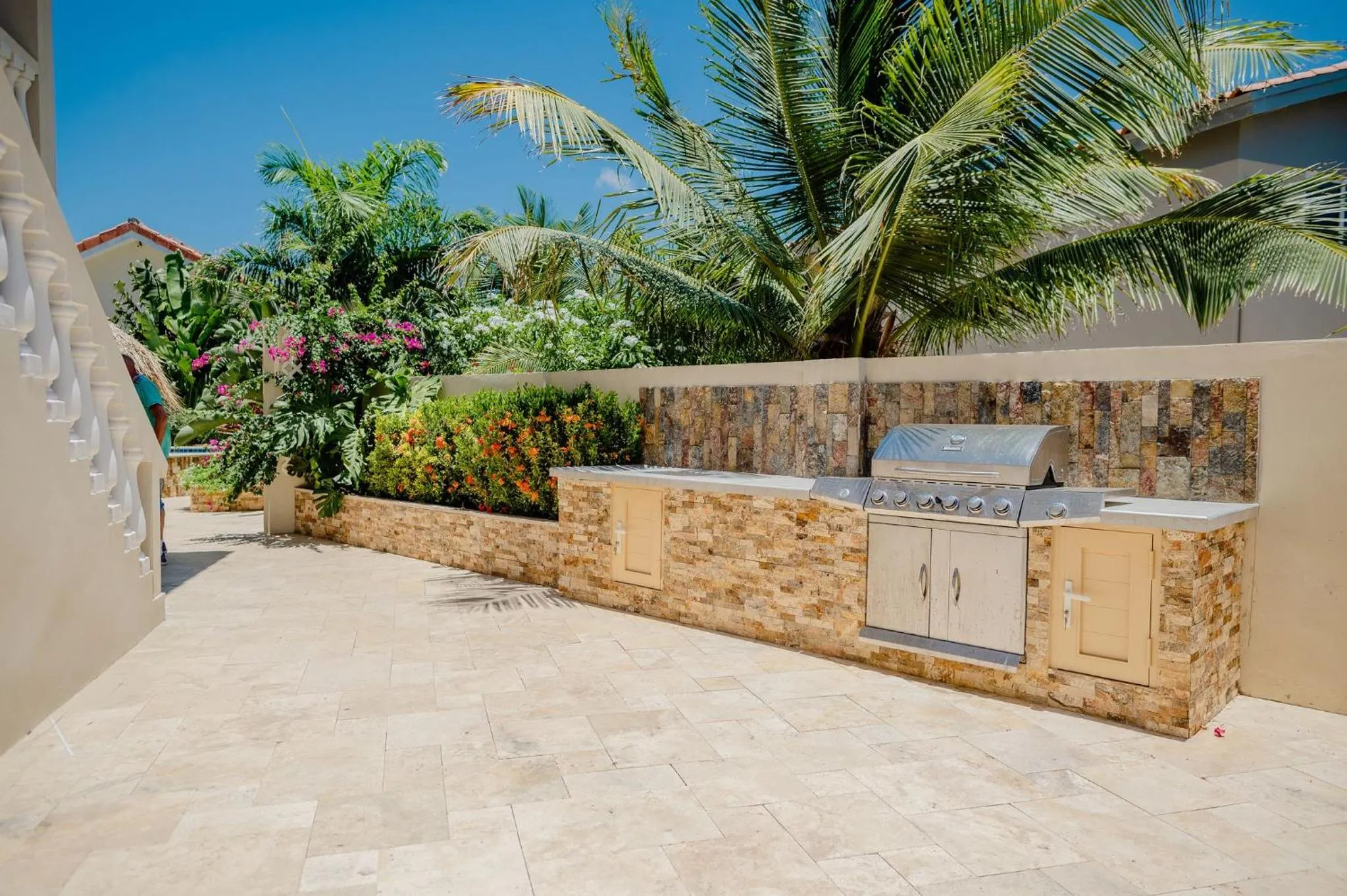 BBQ facilities in Elegant 2-bedroom apartment 2 km from Eagle beach