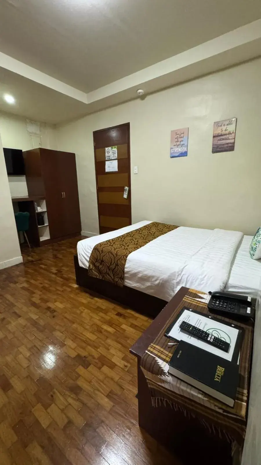 Bed in Elliannah Pines Hotel Bed in Elliannah Pines Hotel