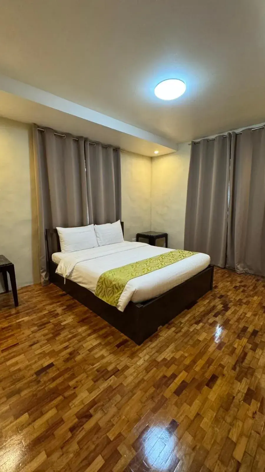 Bed in Elliannah Pines Hotel Bed in Elliannah Pines Hotel