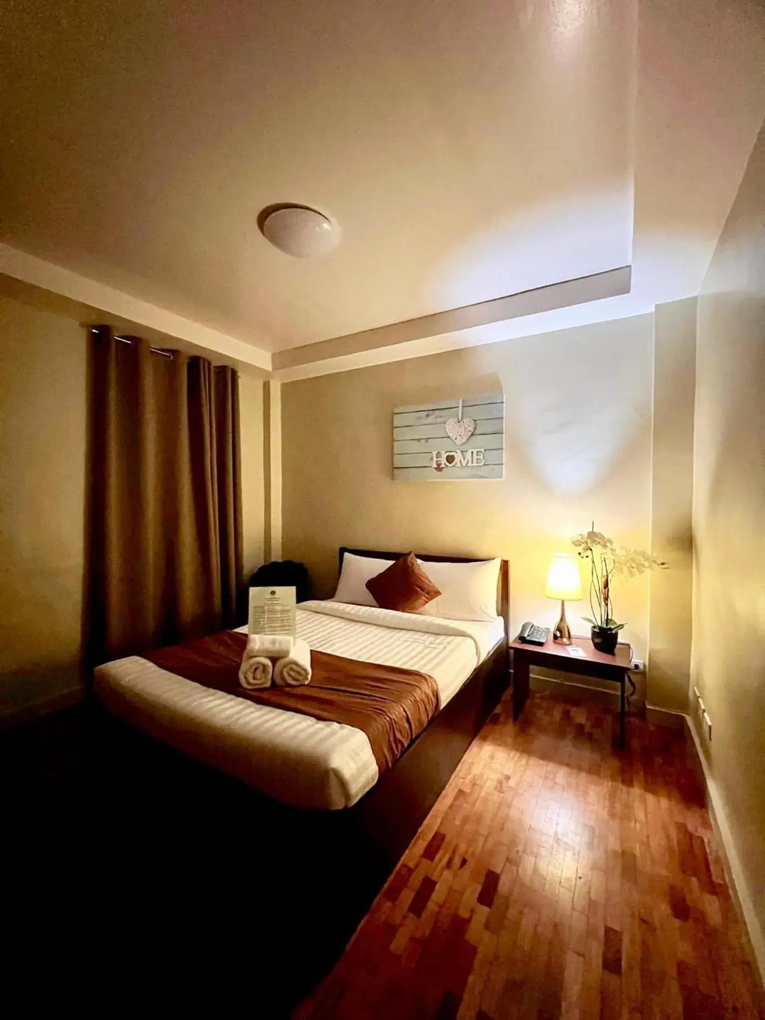 Bed in Elliannah Pines Hotel Bed in Elliannah Pines Hotel