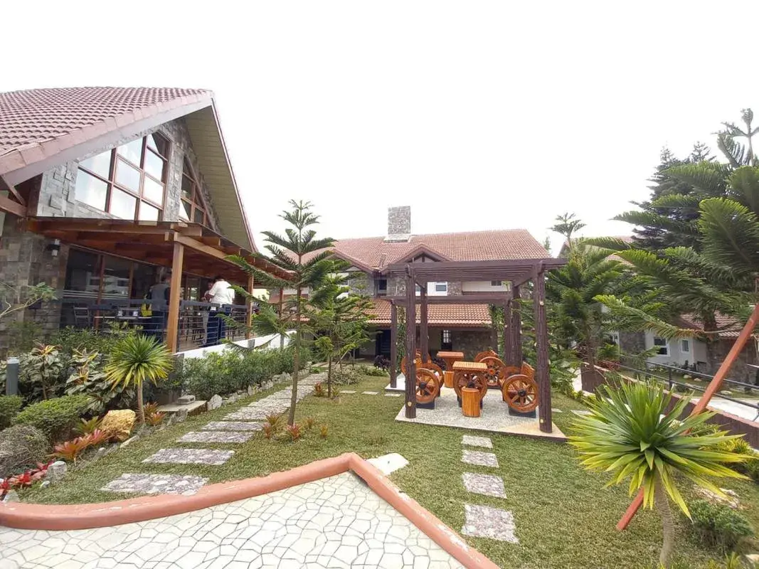 Garden in Elliannah Pines Hotel Garden in Elliannah Pines Hotel